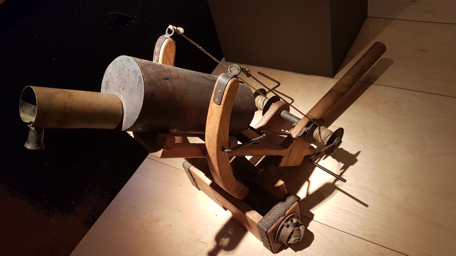 File:Arbalest flamethrower Greek fire, Byzantine Empire (reconstruction).jpg