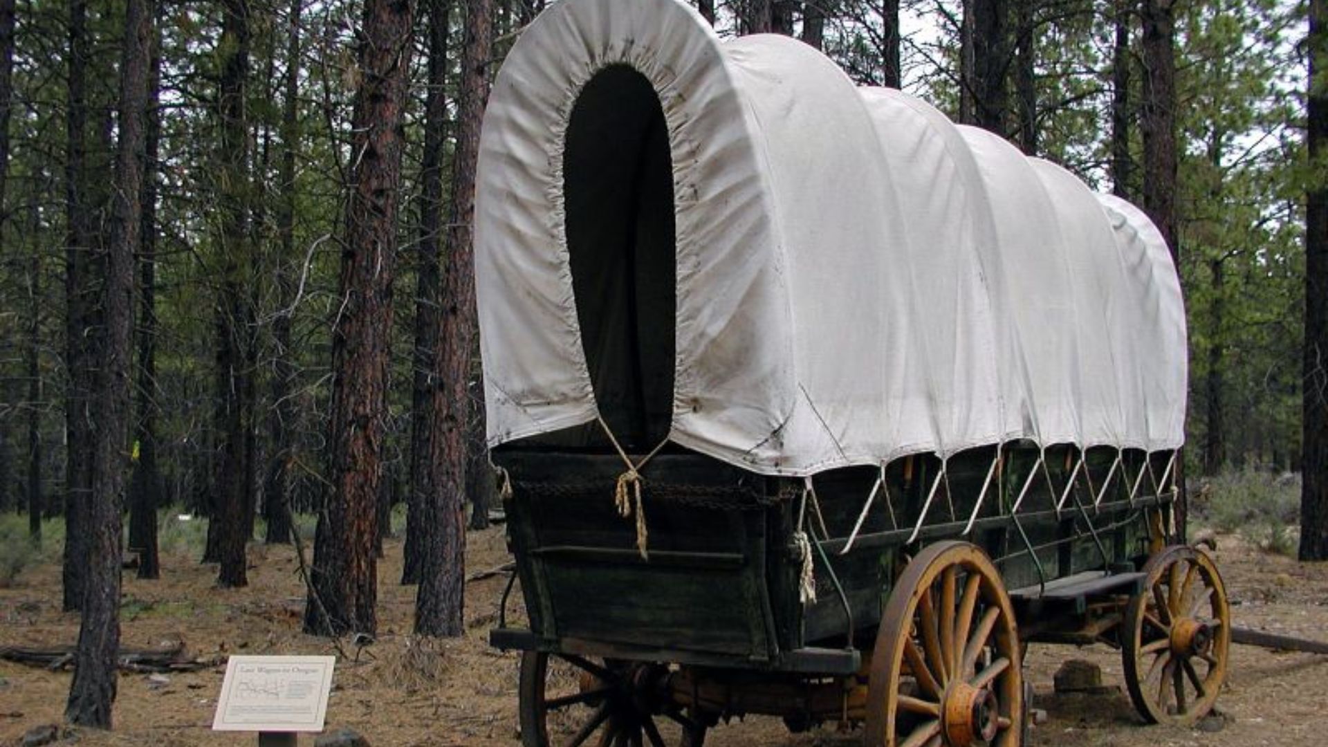 File:Covered wagon at the High Desert Museum Outside.jpg