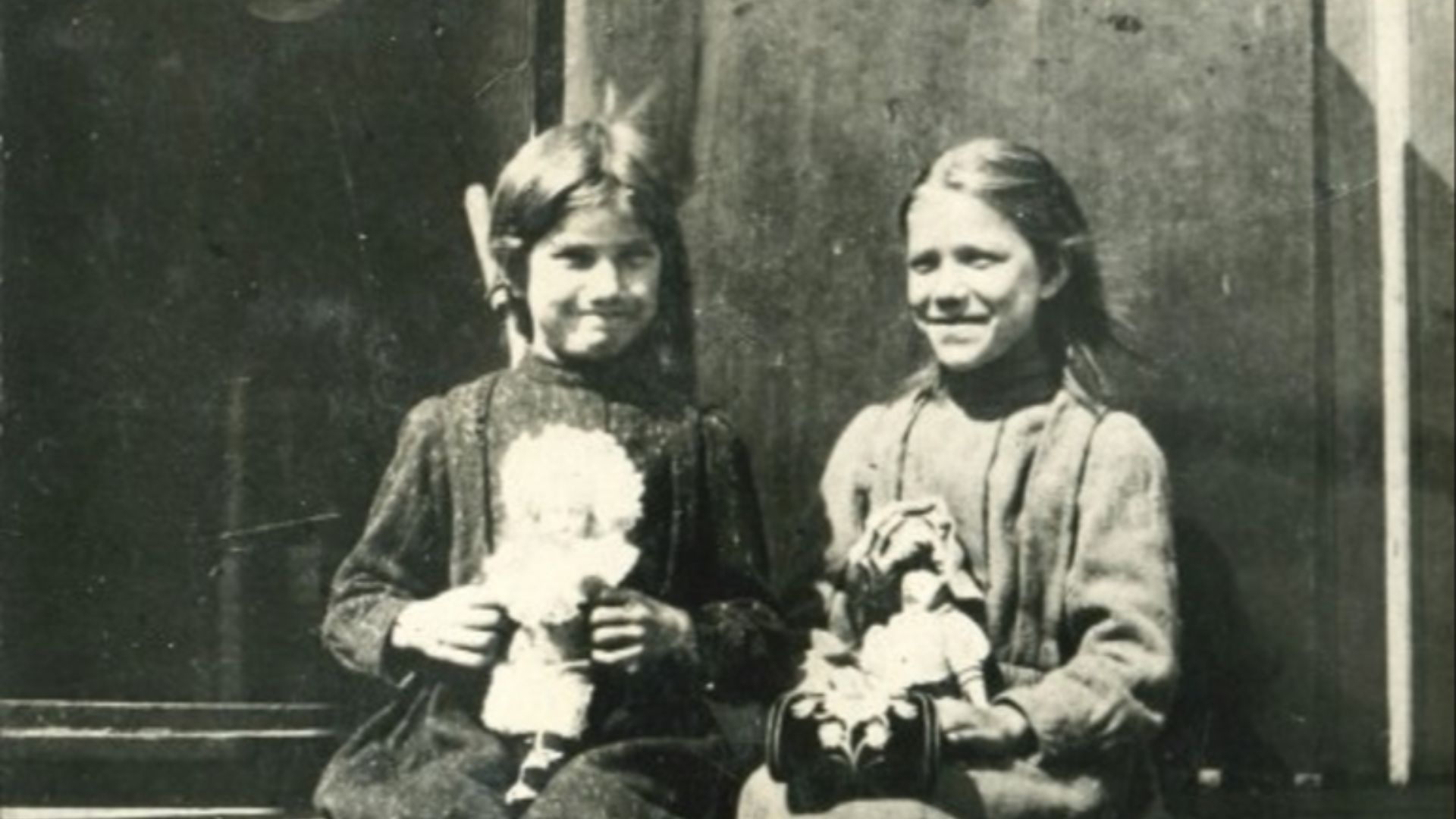 File:Maria and Varvara Rasputin.jpg