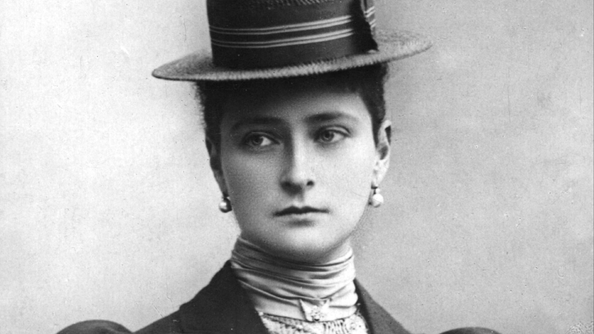 File:Alexandra Fyodorovna 1900.jpg