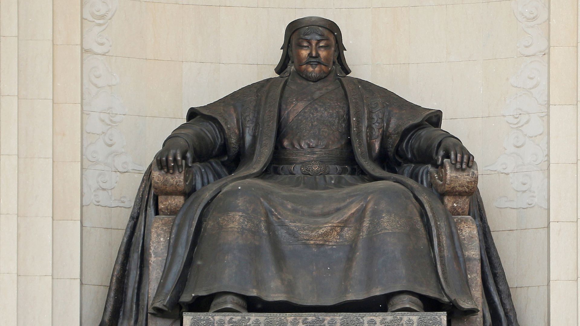 File:Monument to Genghis Khan.jpg