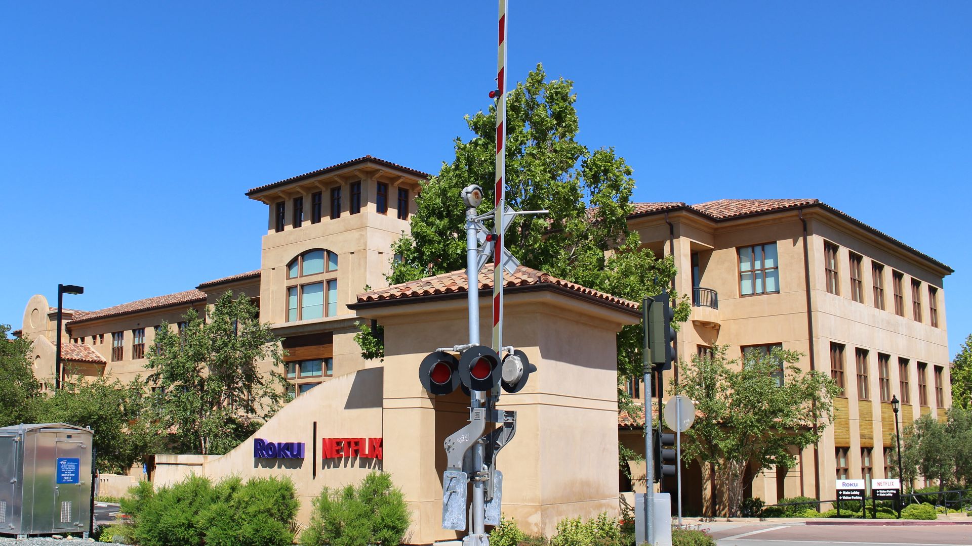 File:100 Winchester Circle.jpg