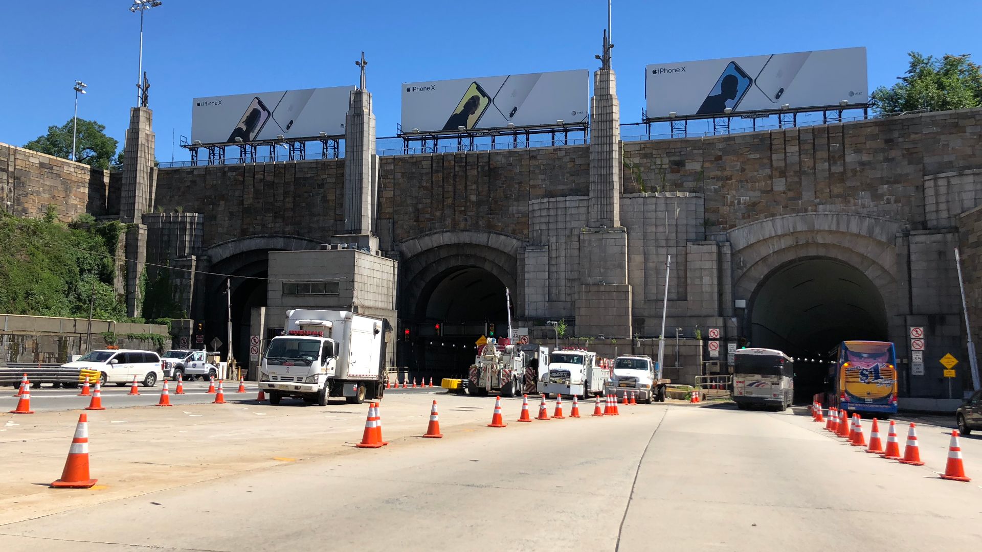 File:2018-07-08 10 45 46 View east along New Jersey State Route 495 (Lincoln Tunnel Approach) at the western entrance of the Lincoln Tunnel in Weehawken Township, Hudson County, New Jersey.jpg