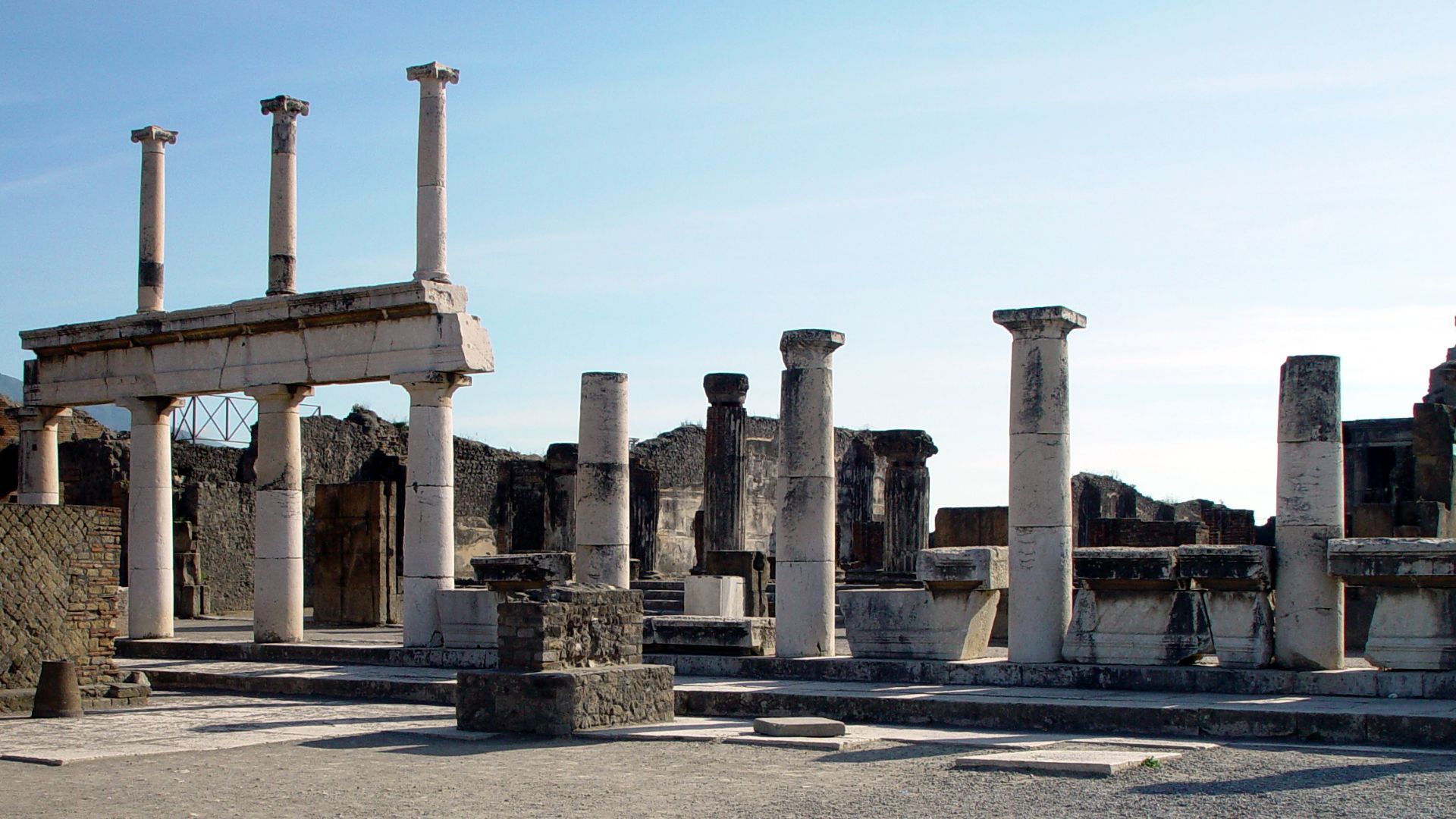 File:Pompeii forum columns 1.jpg
