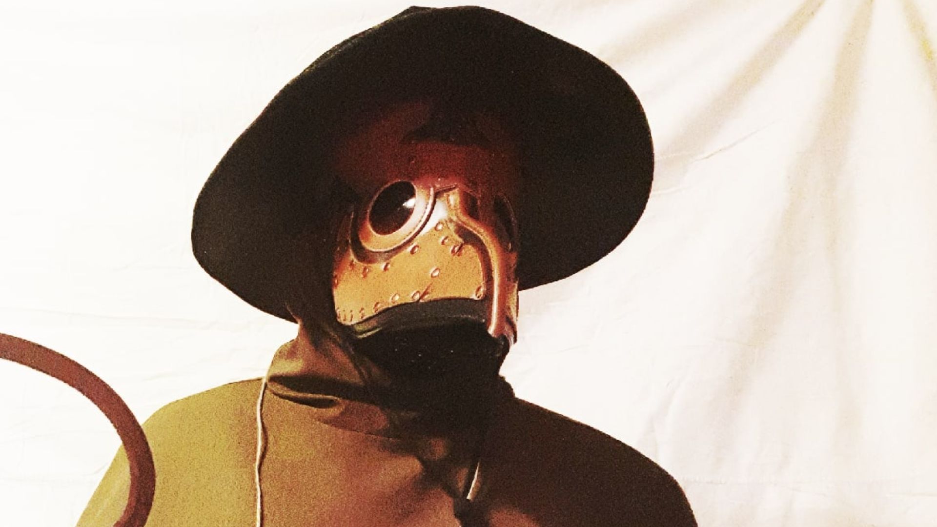 File:2020 Plague doctor cosplay - Original - Name Goodslof - Moscow, Russia - 08.jpg