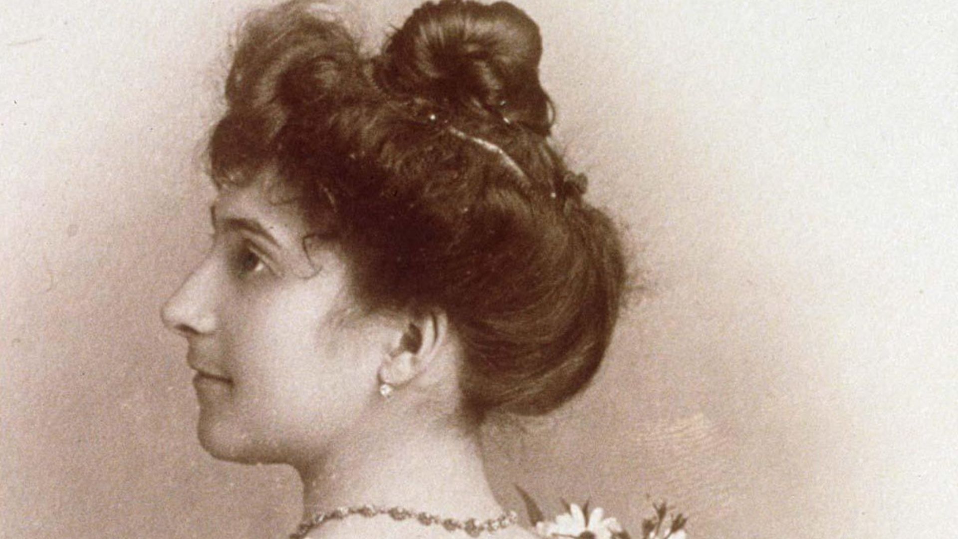 File:Jeanne Calment age 20.jpg