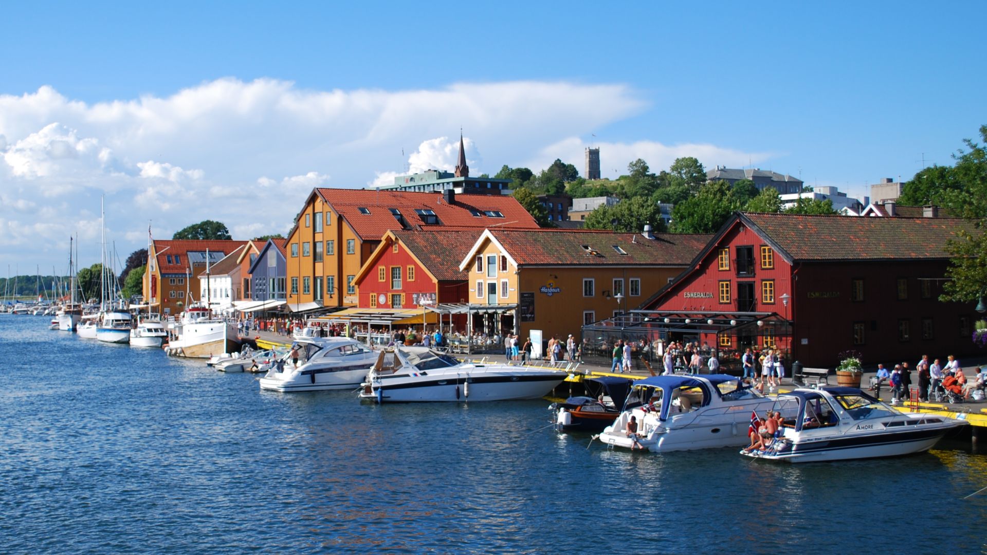 File:Brygga i Tønsberg.JPG
