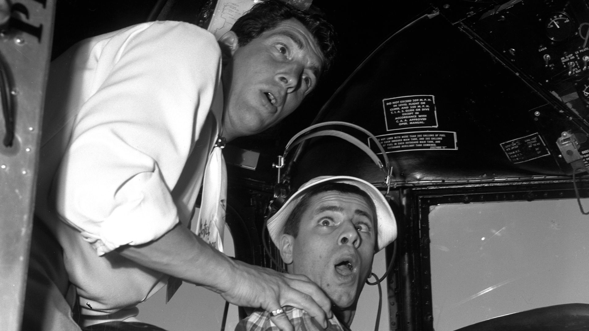 File:Dean Martin and Jerry Lewis mugging it up.jpg
