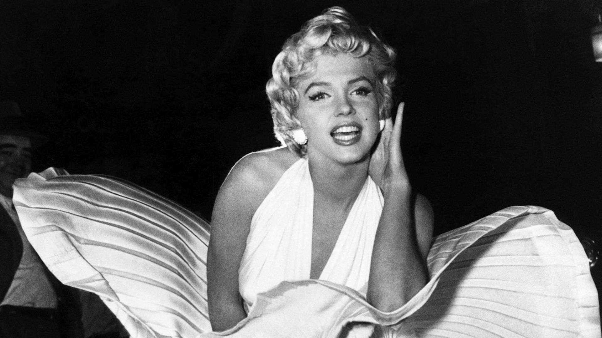 File:Marilyn Monroe photo pose Seven Year Itch.jpg
