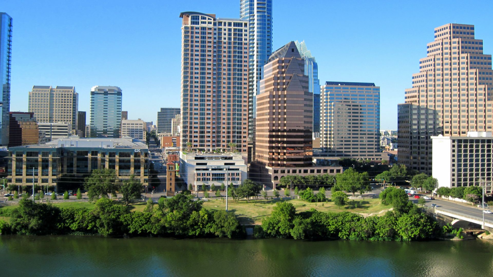 File:Austin Texas Lake Front.jpg
