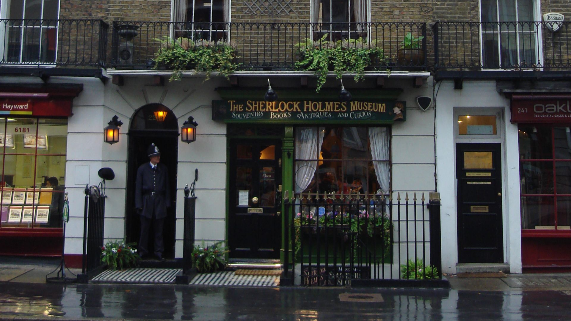 File:Sherlock Holmes Museum london.jpg