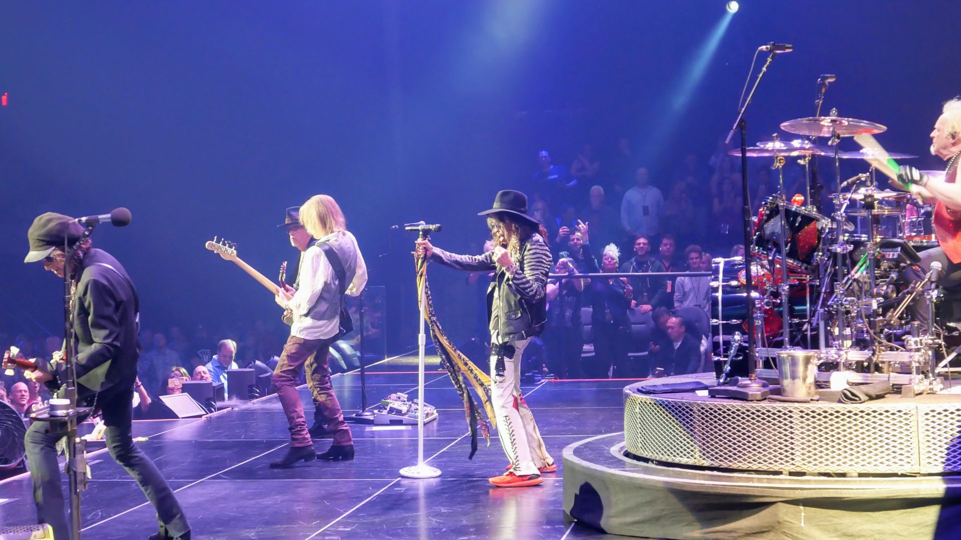 File:Aearosmith Las Vegas 20190413.jpg