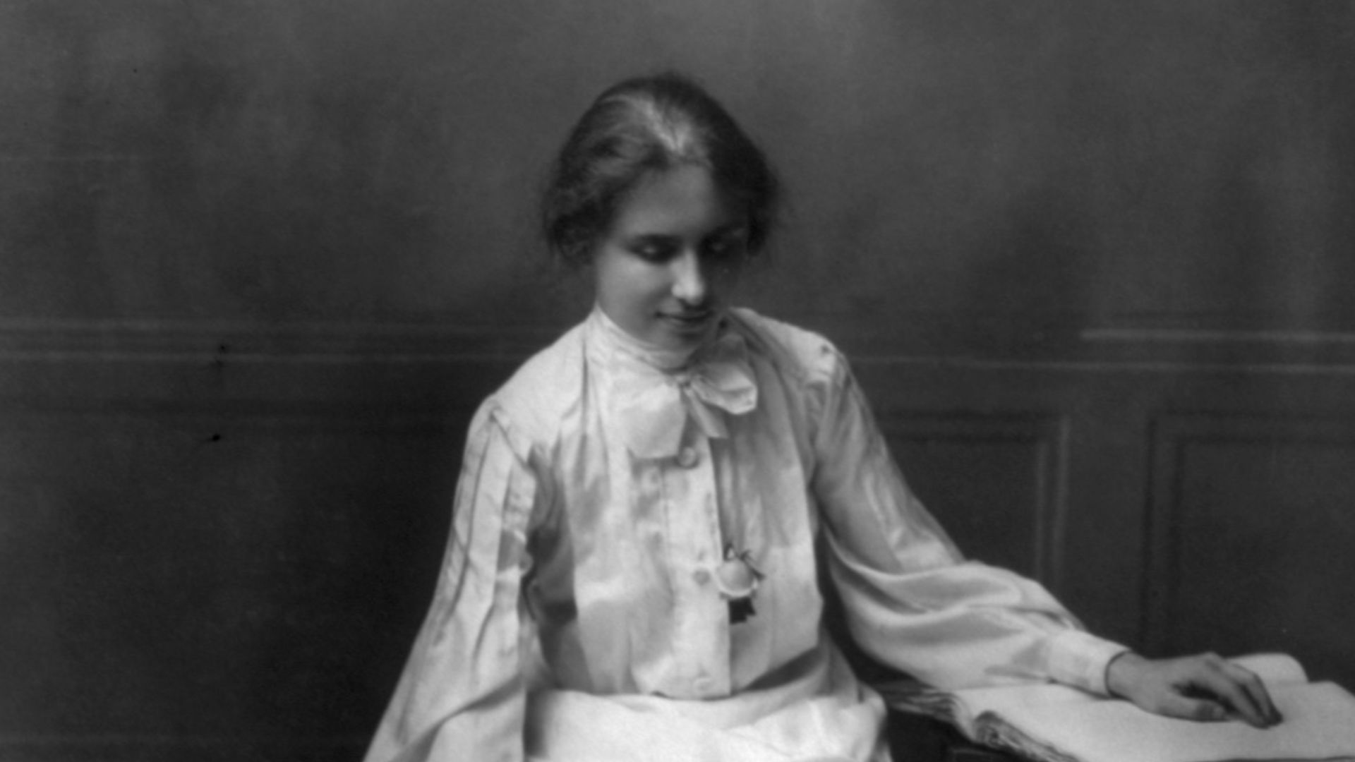 File:Helen Keller, 1880-1968 LCCN2002706660.jpg