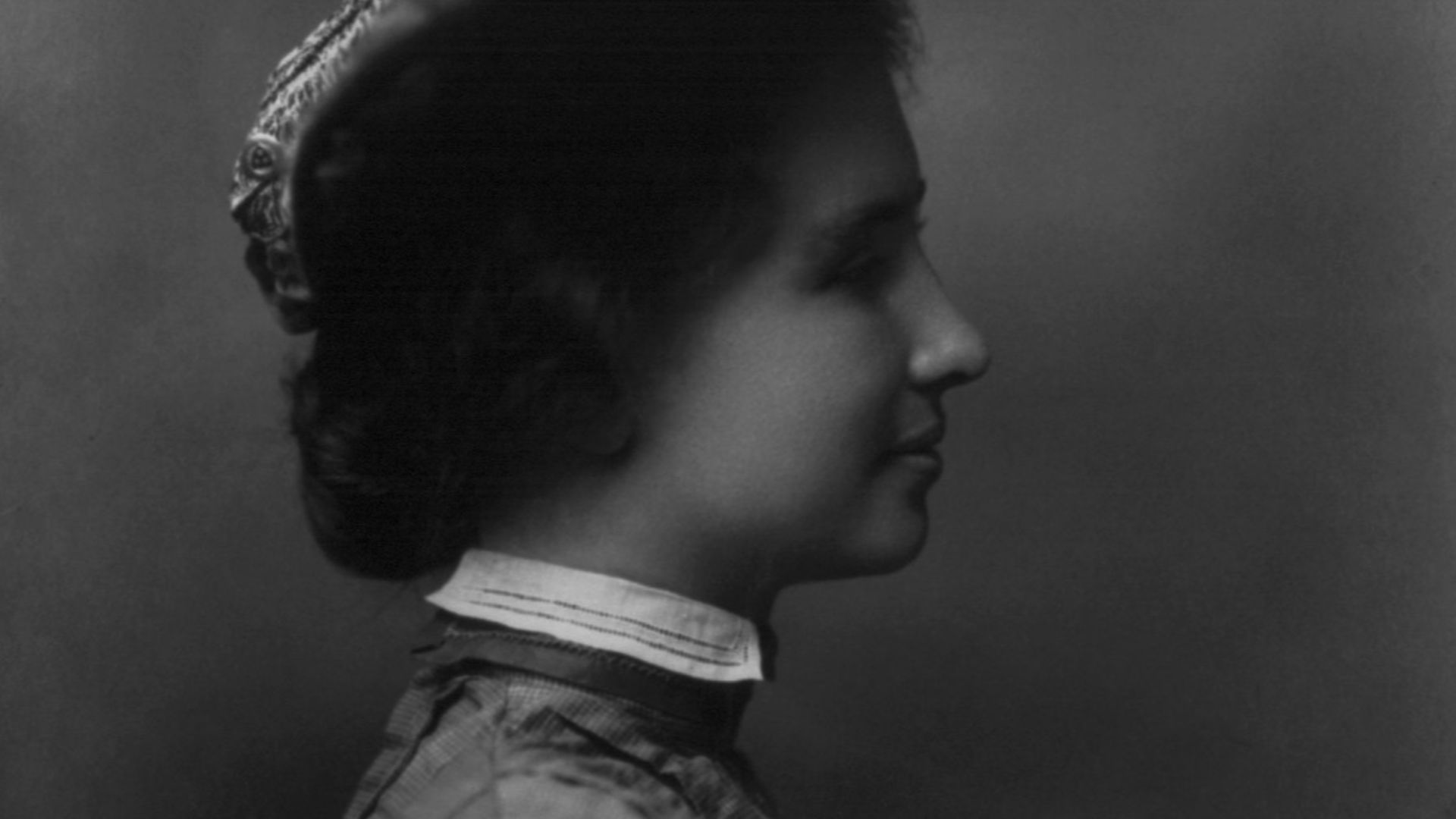 File:Helen Keller, bust portrait LCCN2016651808.jpg