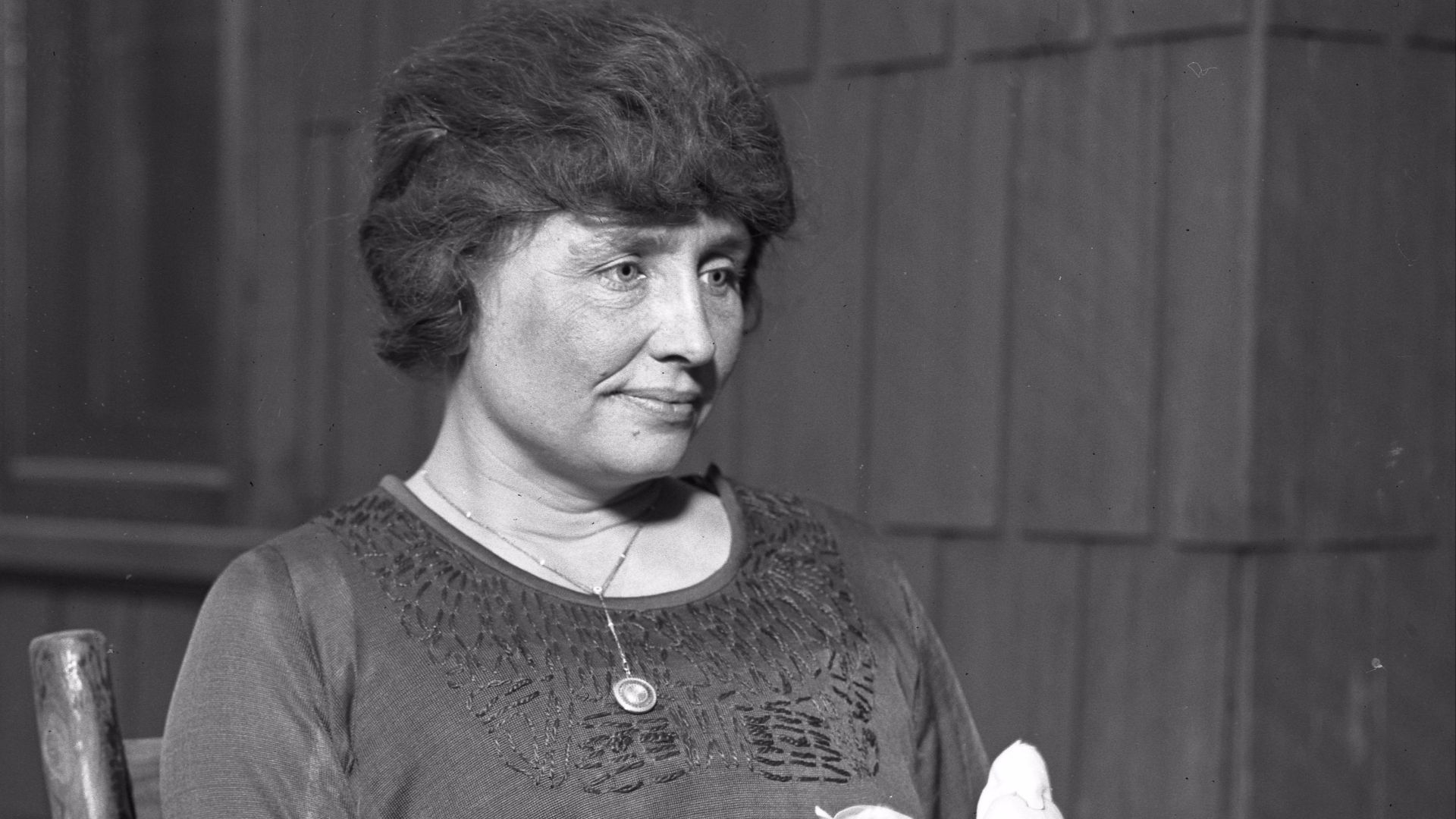 File:Hellen Keller circa 1920.jpg