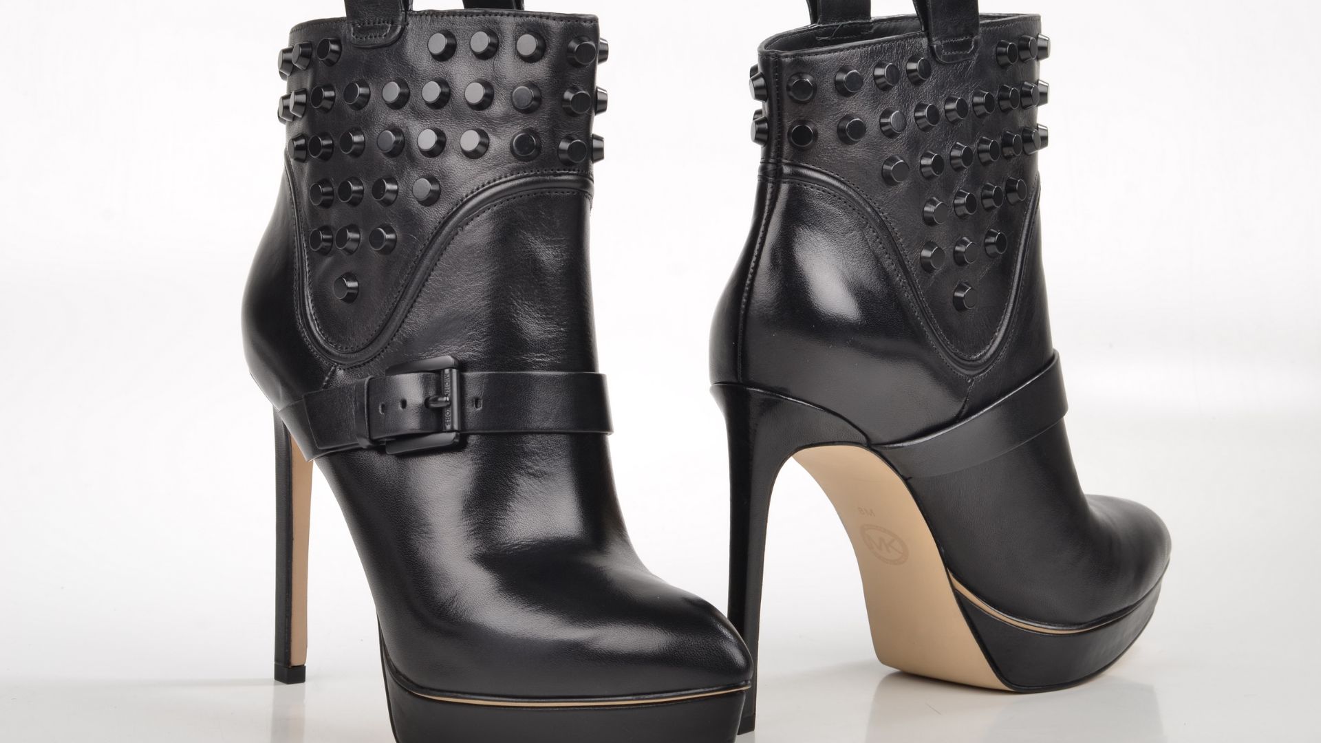 File:Michael Kors Bryn Bootie Ankleboot - Stiefelette mit Nieten 40F4BRHE6L Kalbsleder schwarz (2) (16612274402).jpg