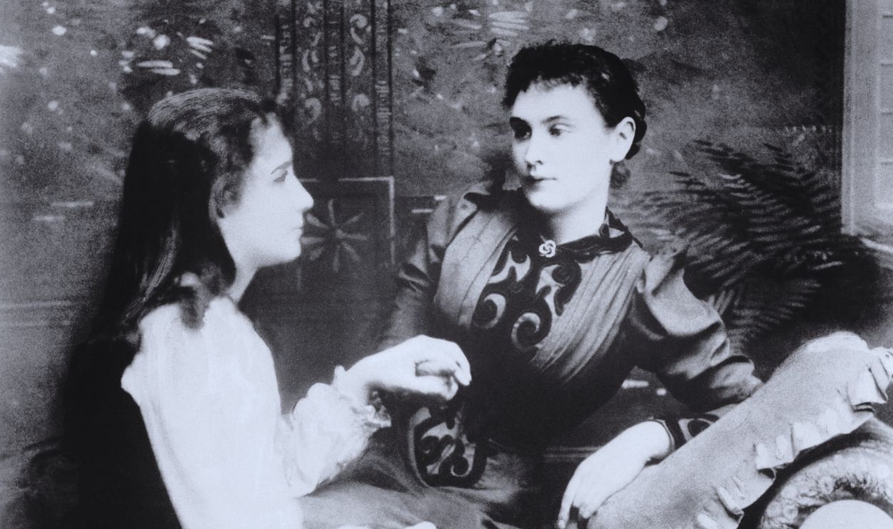 Gettyimages - 515040126, Helen Keller Gestures Toward Anne Sullivan