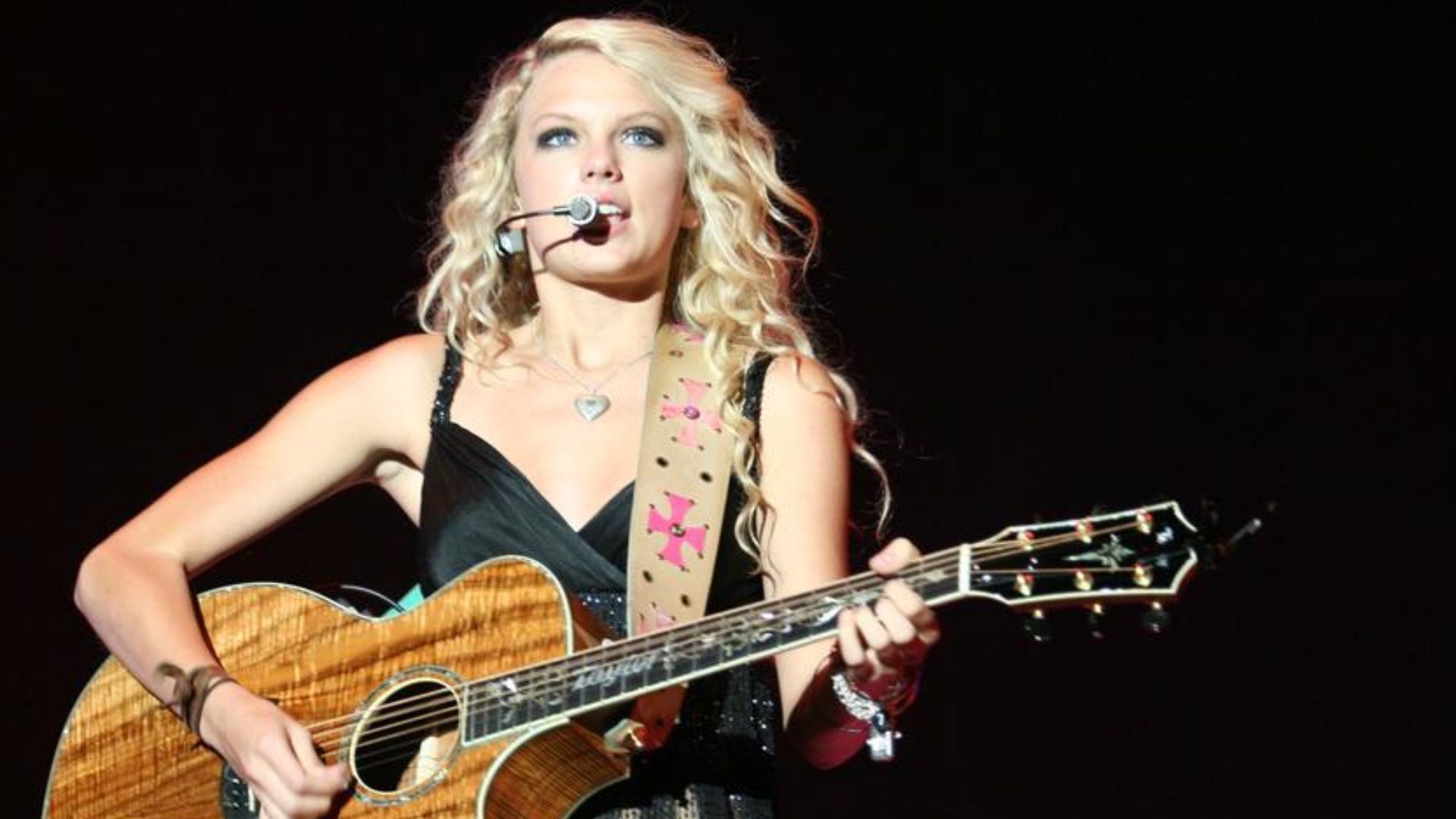 File:Swift, Taylor (2007) cropped 2.JPG