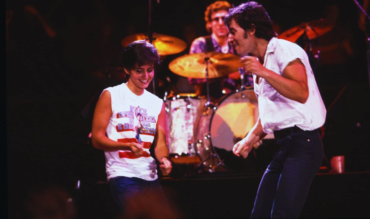 Gettyimages - 75520670, Paul Natkin Archive Bruce Springsteen and Courteney Cox at the filming of the video for Dancing in the Dark 