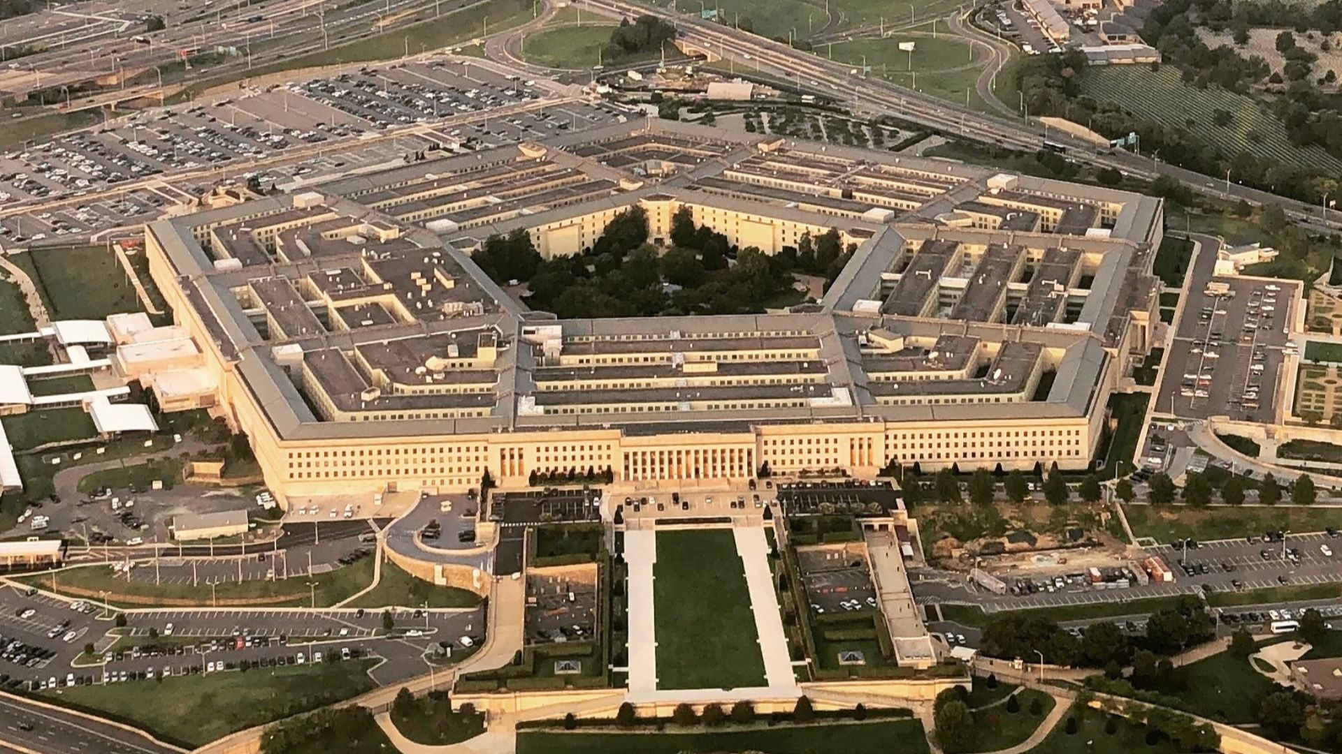 File:The Pentagon, Headquarters of the US Department of Defense (cropped2).jpg