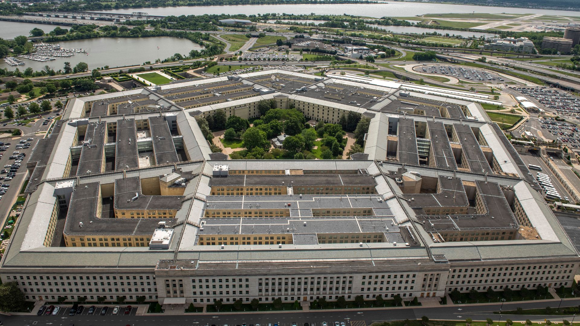File:Aerial Closeup of the Pentagon, May 11, 2021.jpg