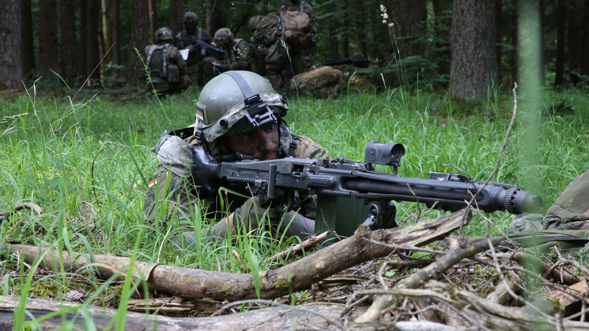 File:2684750 A German Bundeswehr soldier of 4th Paratrooper Company, 31st Paratrooper Regiment, during training exercise at the Hohenfels Training Area 2016.jpg