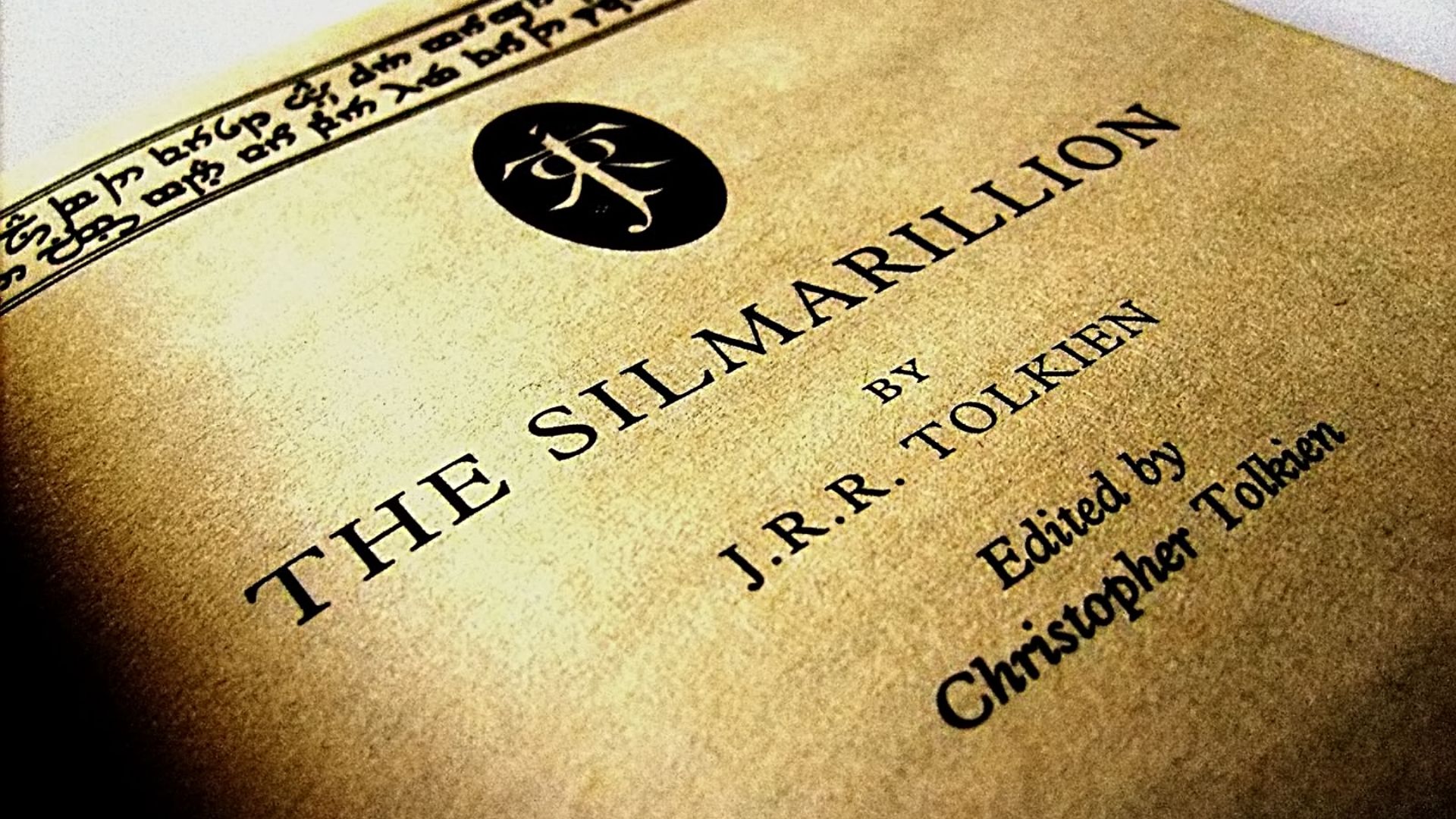 File:Silmarillion, Just under the Cover.jpg