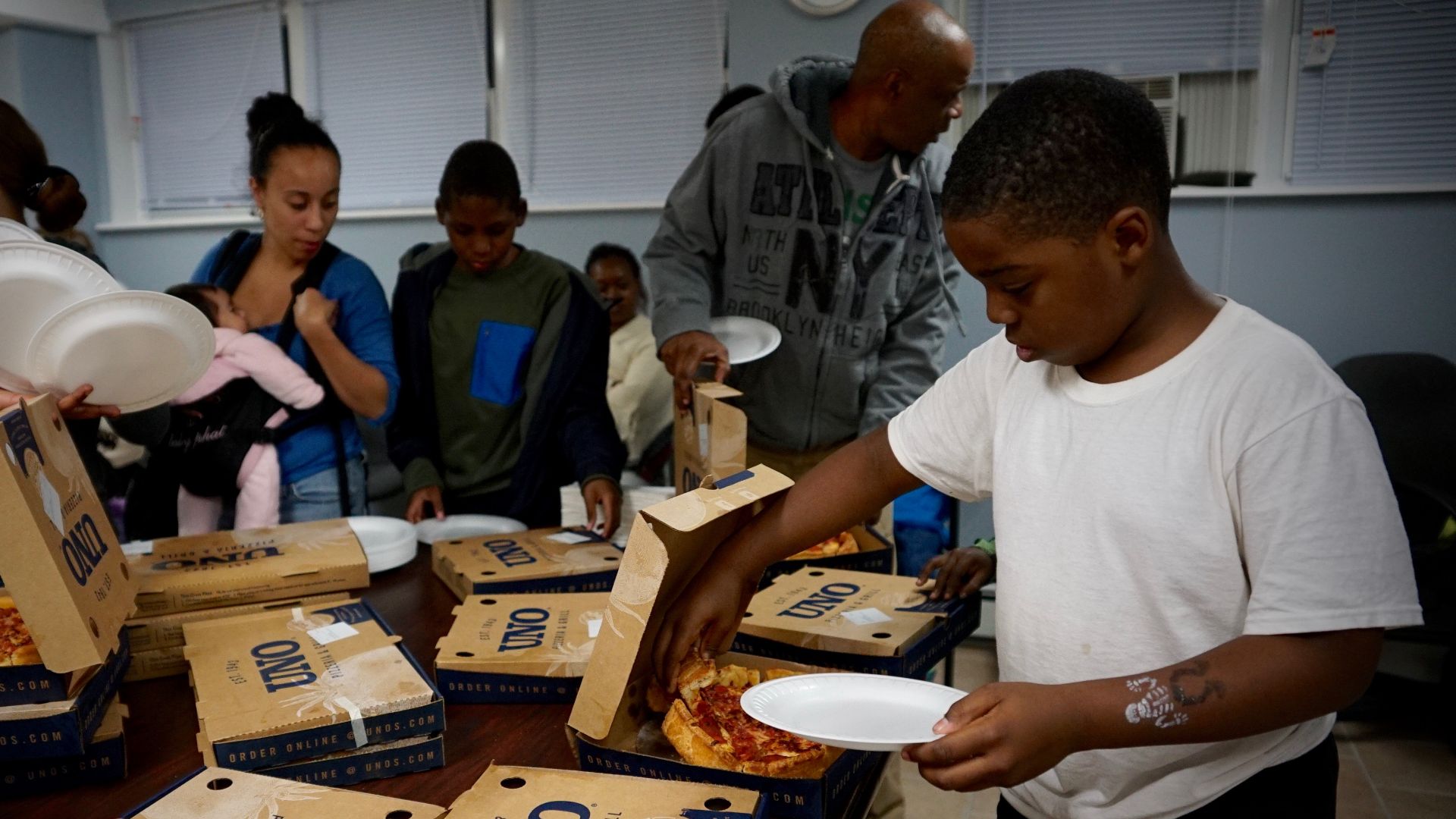 File:CTA Mets Pizza Bet Delivery (22768955792).jpg