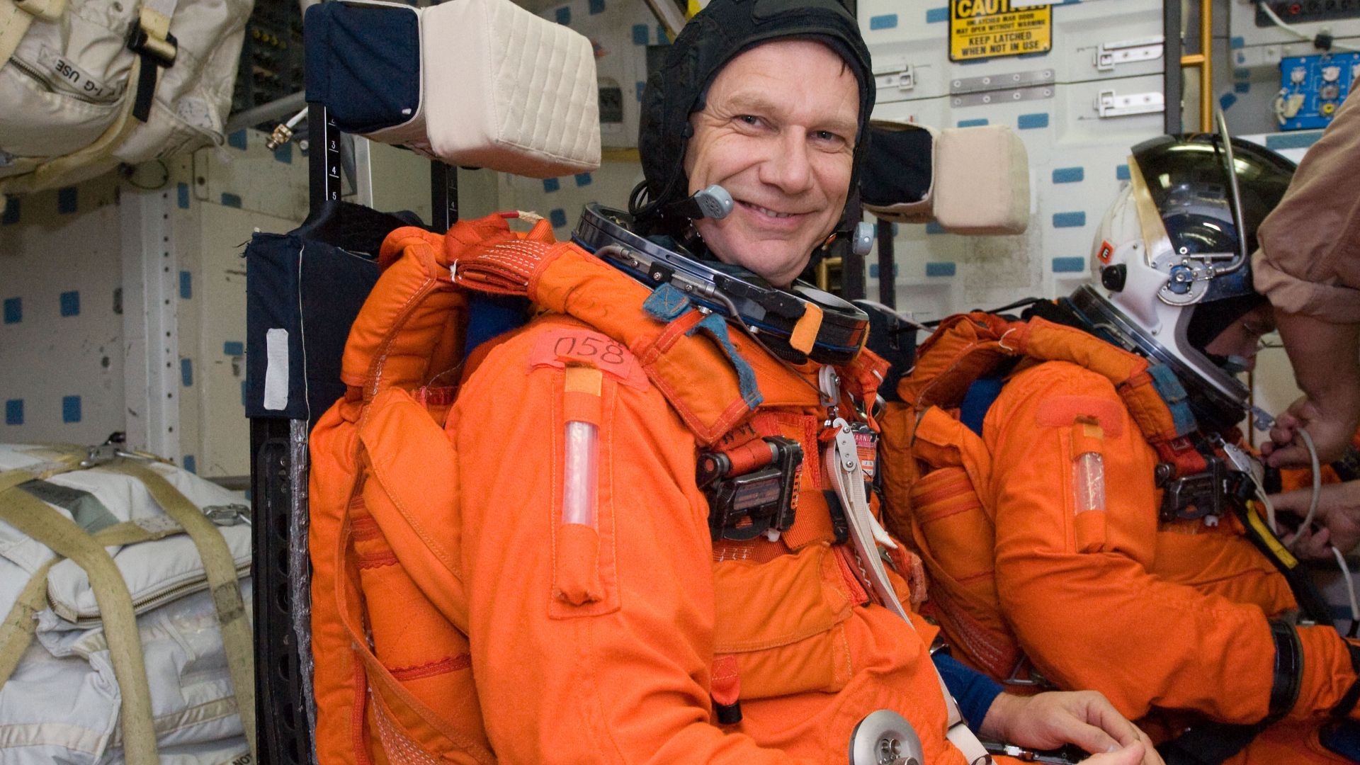 File:STS-132 Piers Sellers training middeck.jpg