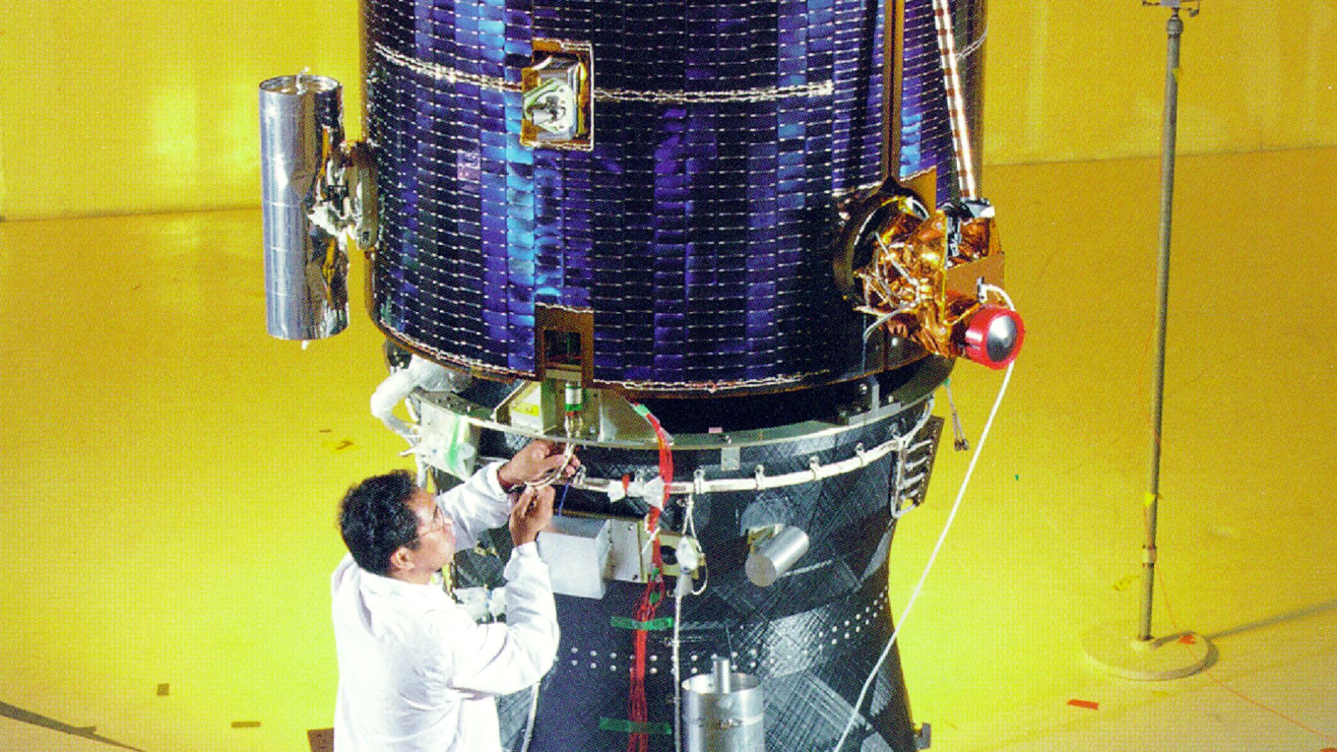File:Lunar Prospector in Clean Room - GPN-2000-001543.jpg