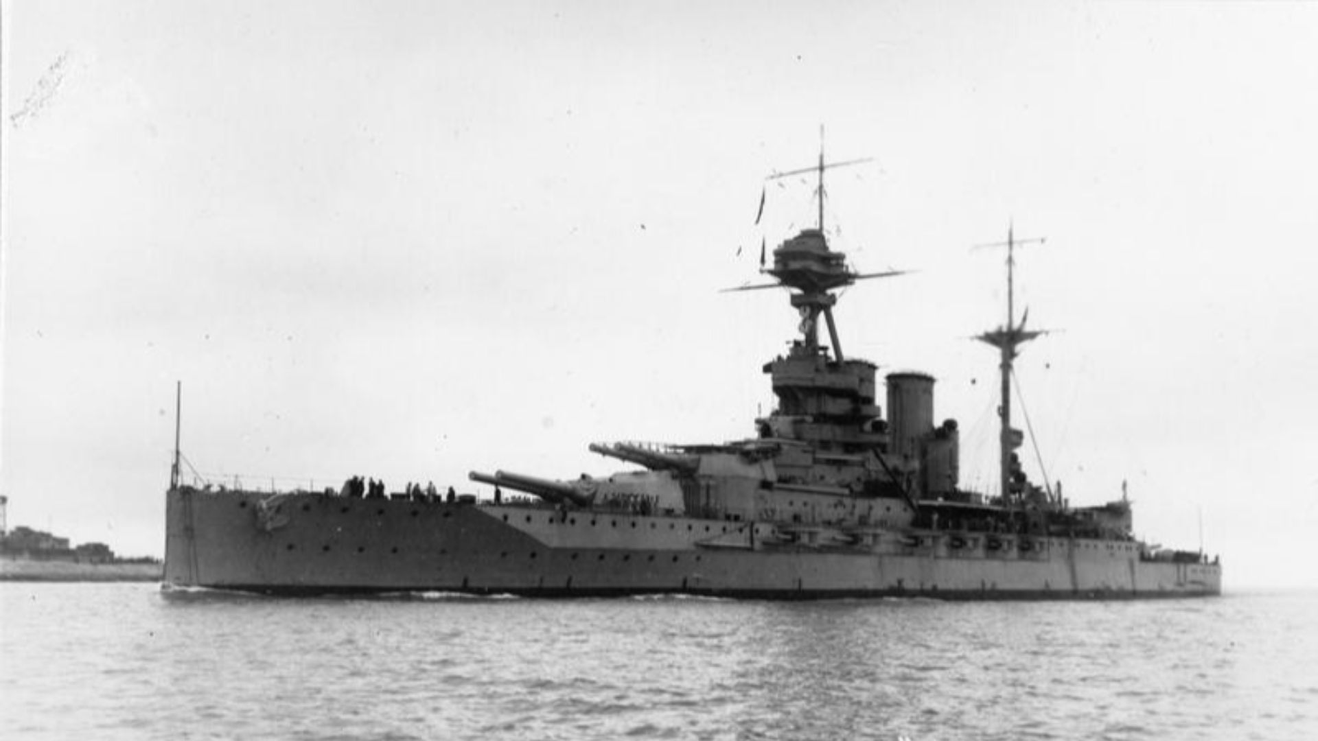 File:Battleship HMS Queen Elizabeth - IWM Q 75204.jpg
