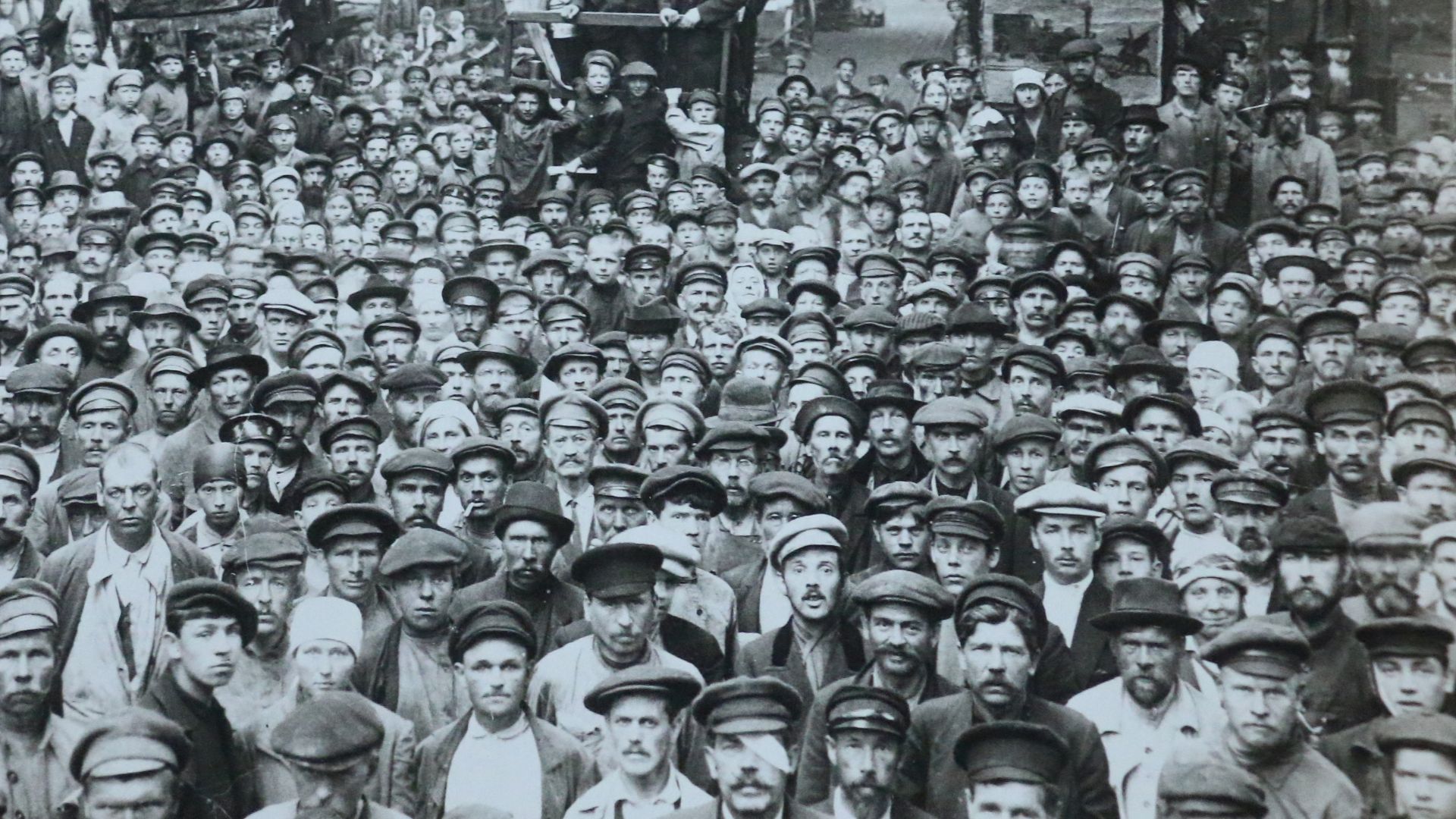 File:Putilov Plant, Petrograd, meeting of workers (July 1920) (14334150751).jpg