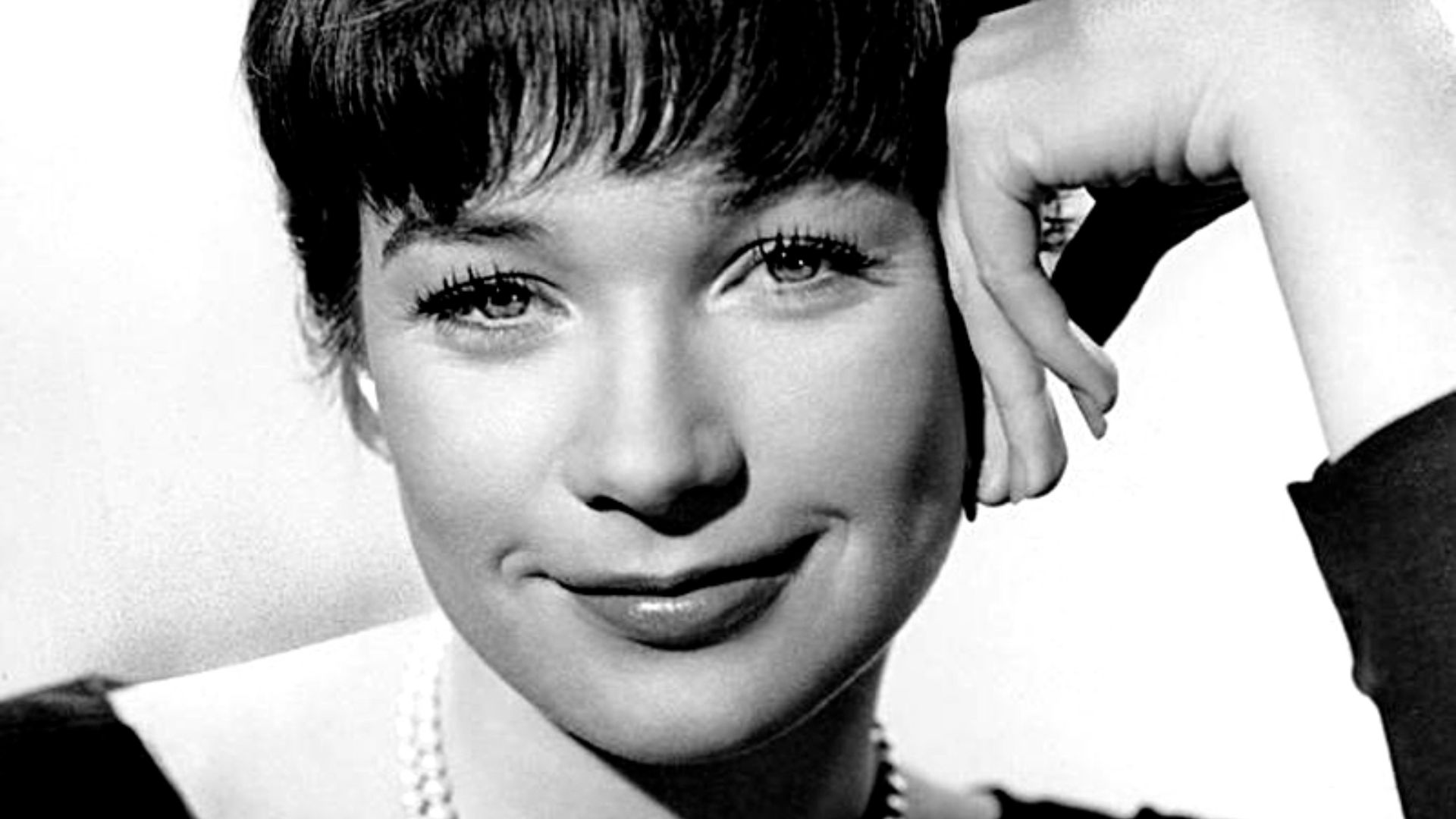 File:Shirley MacLaine - 1960.jpg