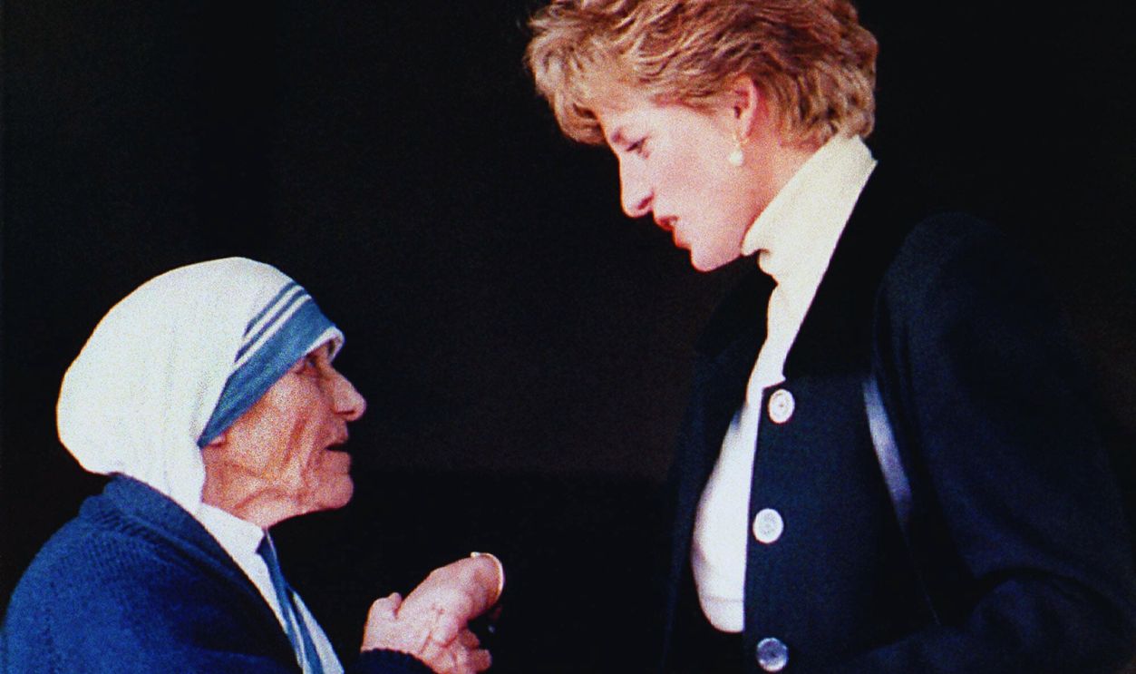 Gettyimages - 848231872, Royalty - Princess of Wales meeting Mother Teresa - Rome Diana, Princess of Wales meeting Mother Teresa during a visit to a convent in Rome. 