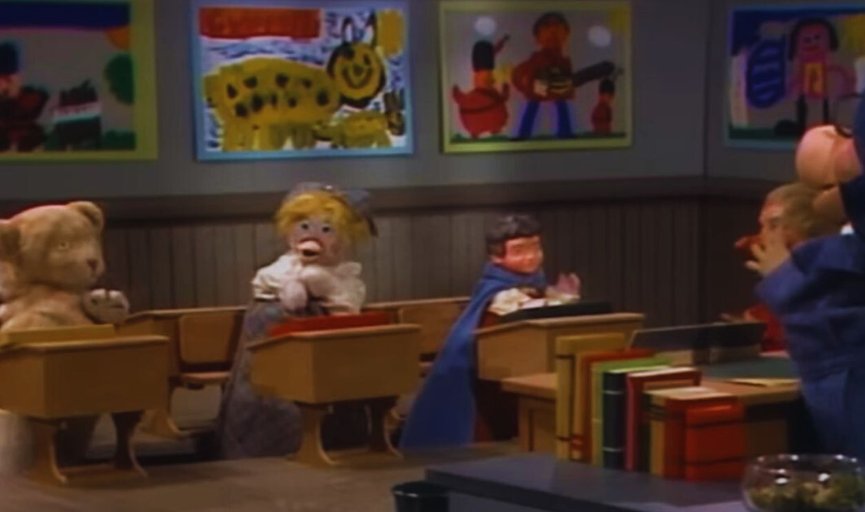 Screenshot from Mister Rogers’ Neighborhood (1968–2001)