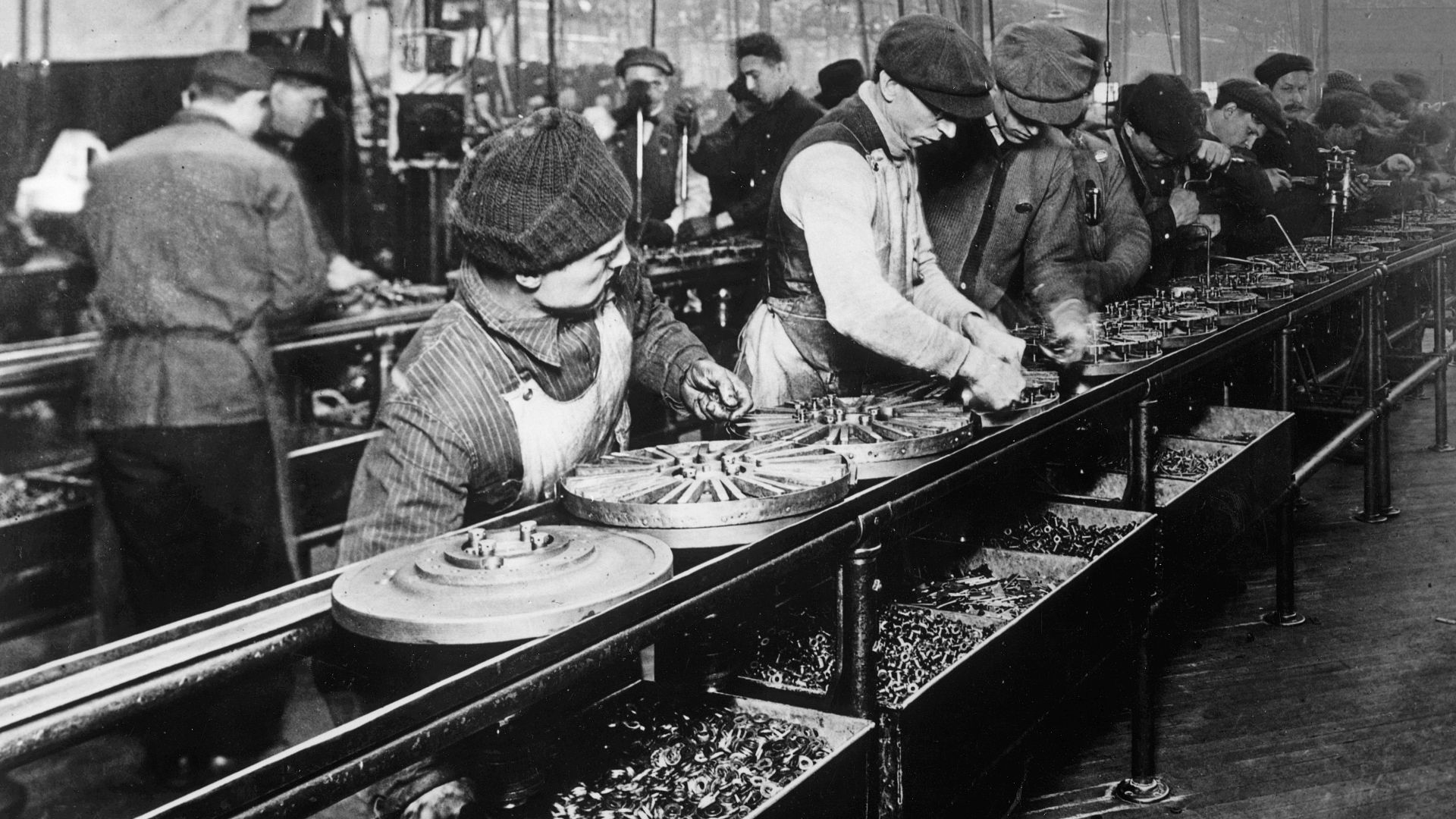 File:Ford assembly line - 1913 (restored).jpg