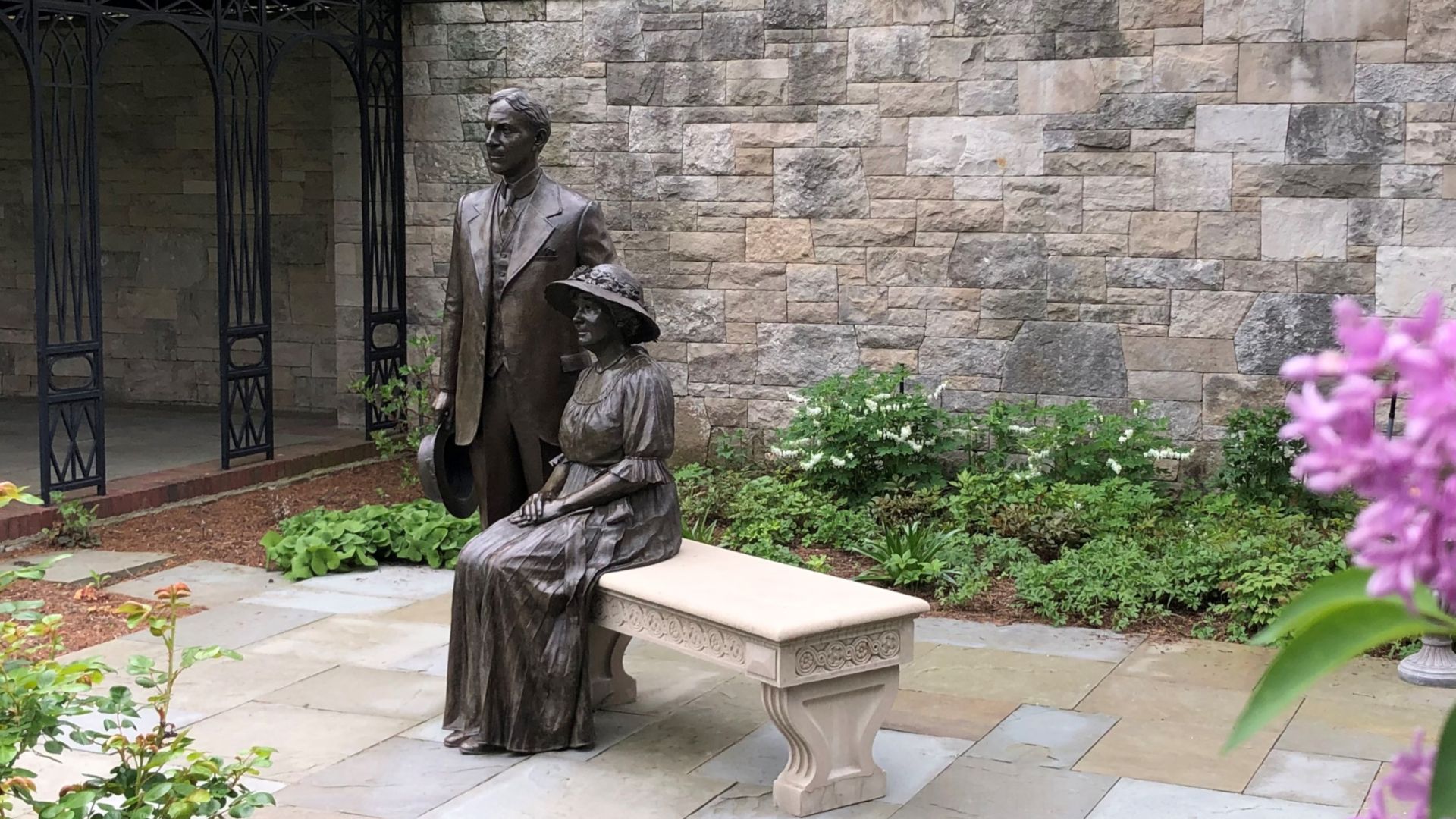 File:Henry and Clara Ford Statues at Fair Lane.jpg