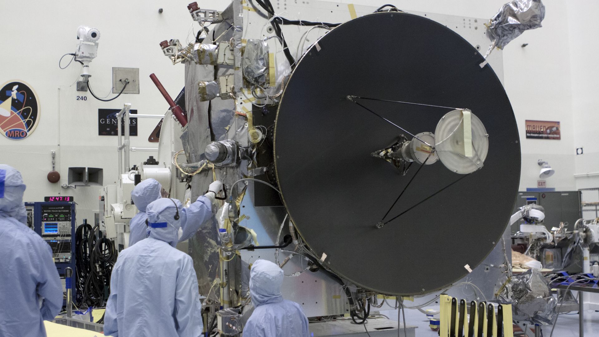File:Engineers working on the high-gain antenna of the MAVEN spacecraft.jpg