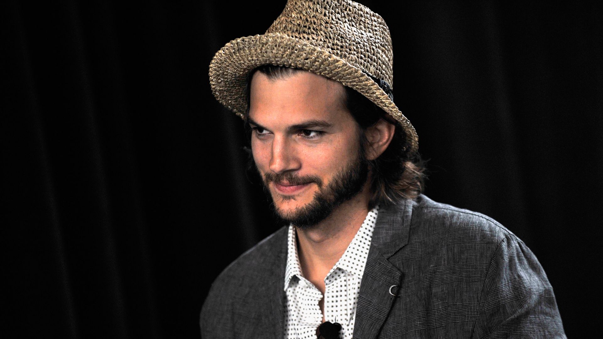 File:Ashton Kutcher attends TechCrunch Disrupt New York May 2011, 2.jpg