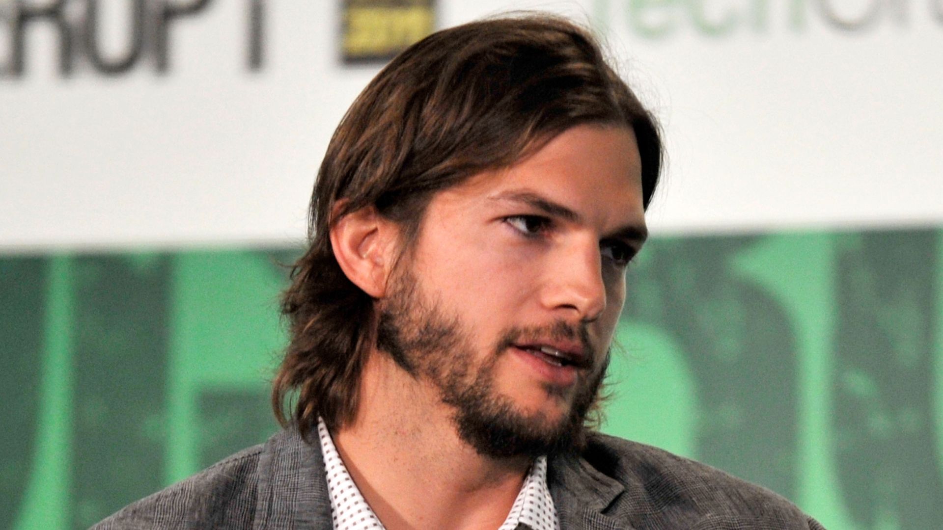 File:Ashton Kutcher during TechCrunch Disrupt New York May 2011, 5.jpg