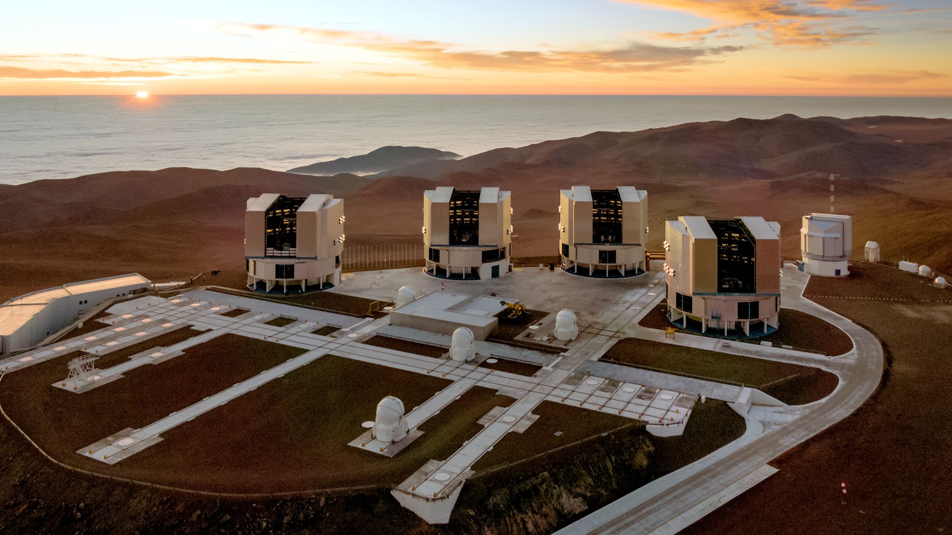 File:Paranal and the Pacific at sunset (dsc4088, retouched).jpg