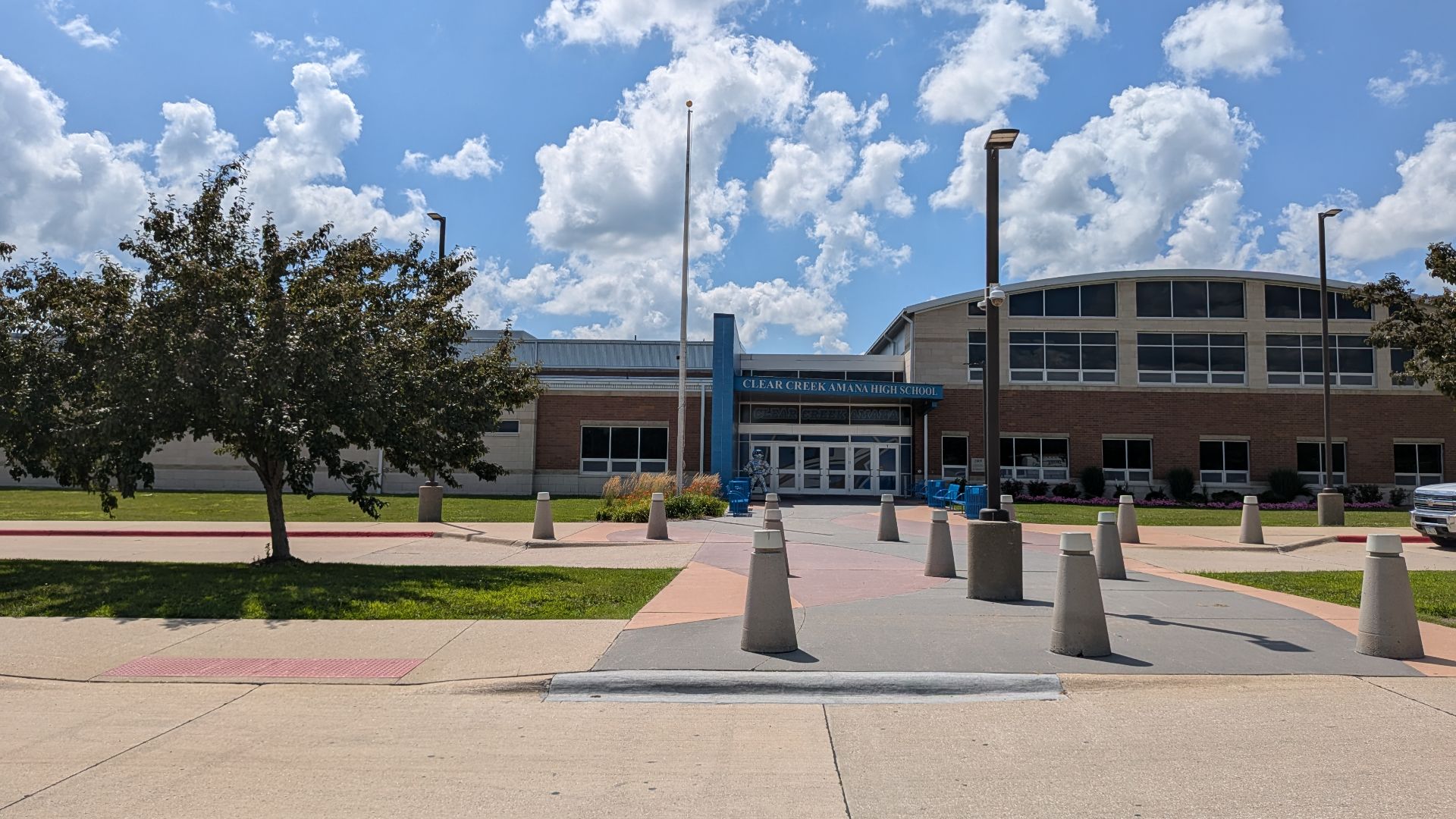 File:ClearCreekAmanaHighSchool.jpg