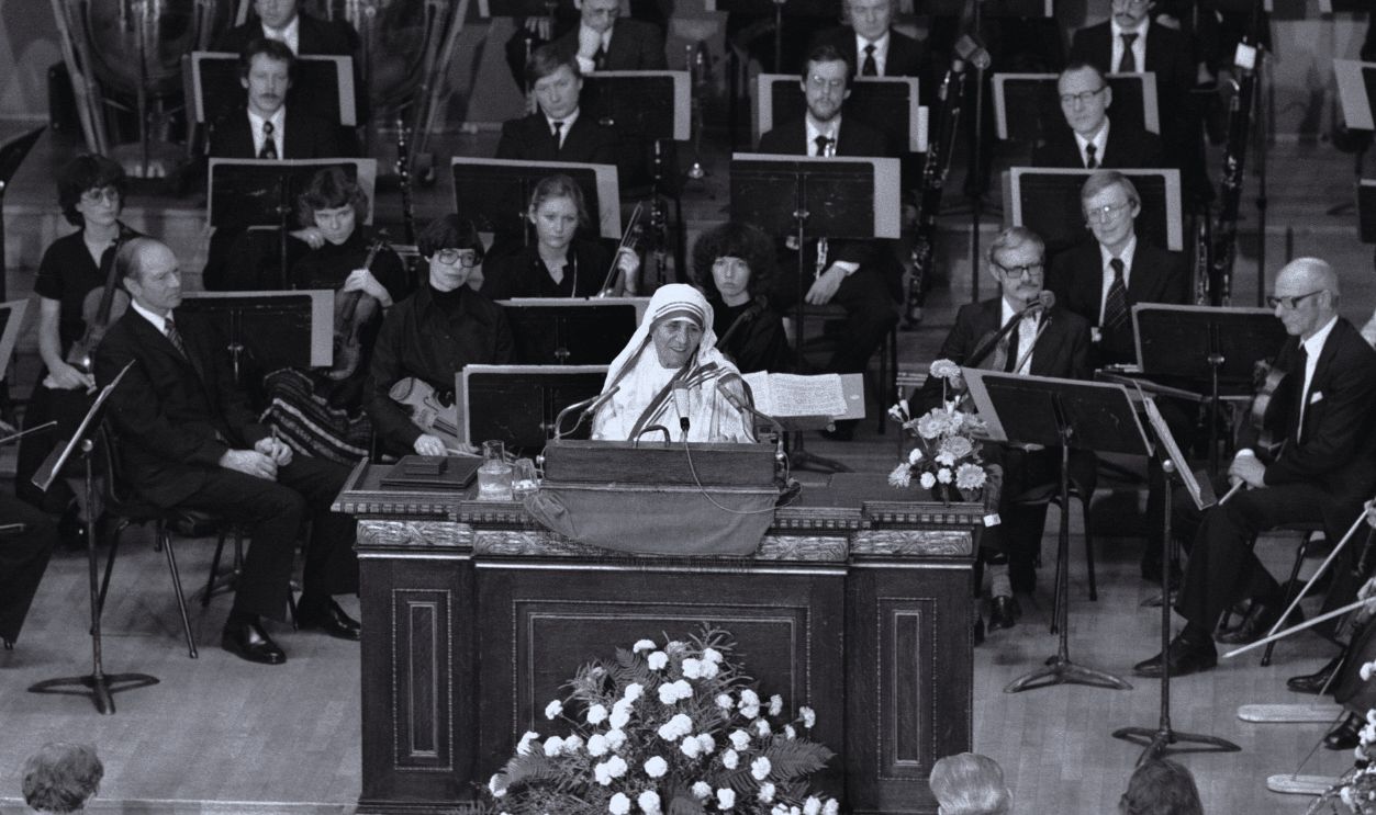 Gettyimages - 110141642, Mother Teresa, Nobel Peace in Oslo, Norway on December 11, 1979. NORWAY - DECEMBER 11: Mother Teresa, Nobel Peace in Oslo, Norway on December 11, 1979. 
