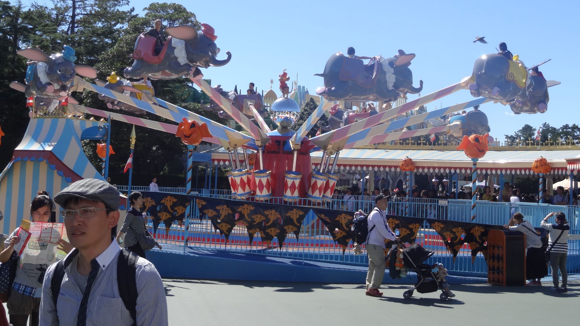 File:Dumbo the Flying Elephant TDL.JPG