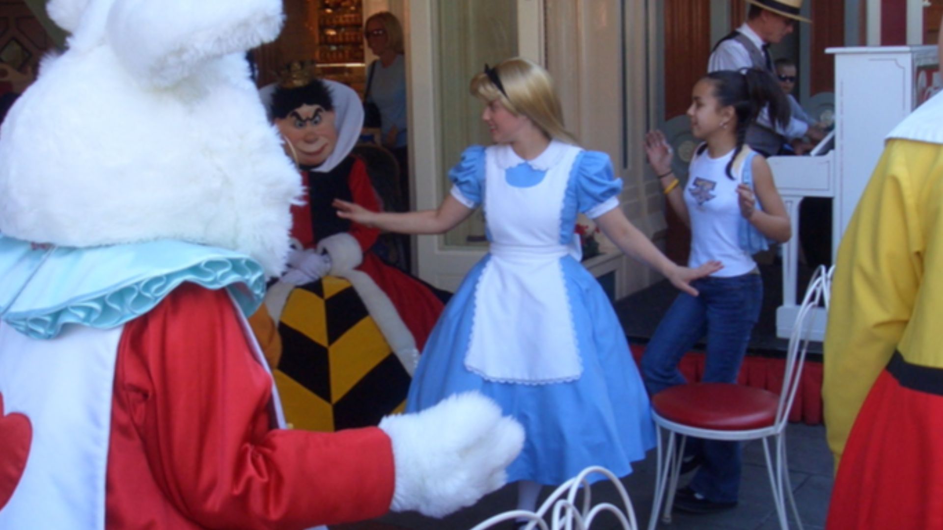 File:Alice plays musical chairs.jpg