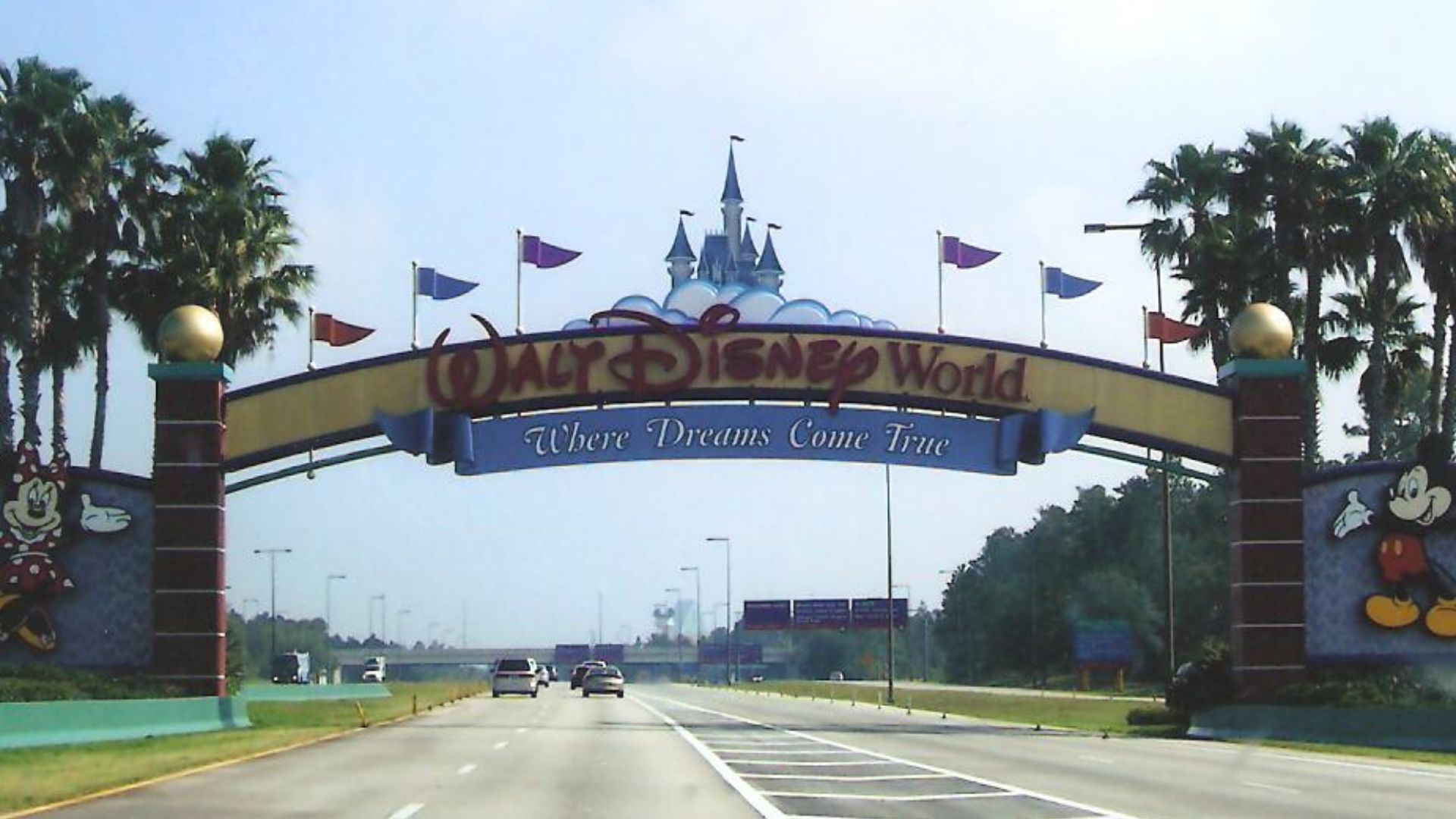 File:Disney World Main Entrance.png