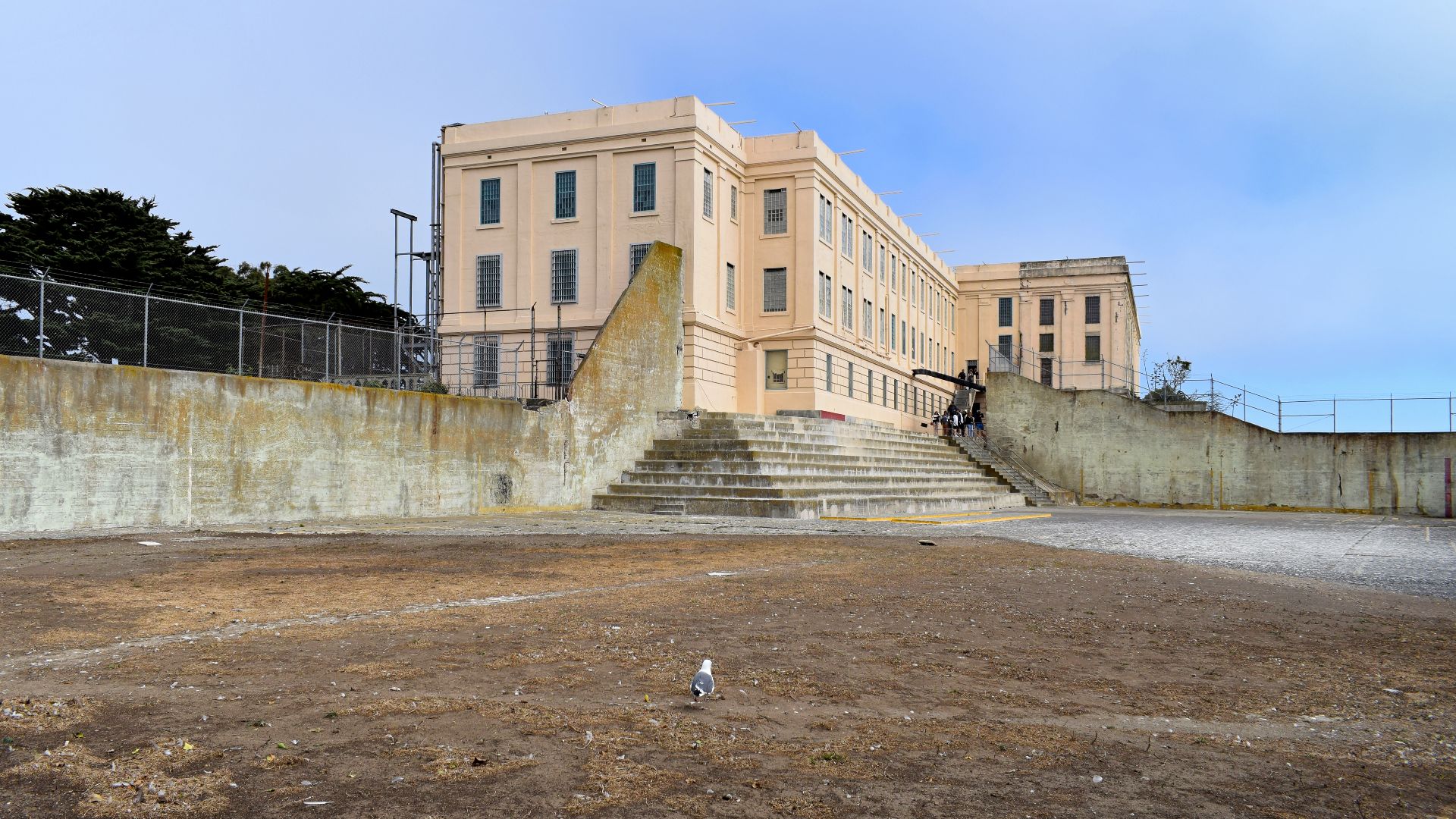 File:Alcatraz recreation yard, NW view.jpg