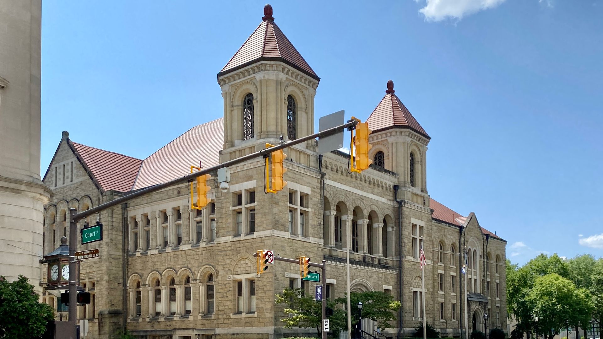 File:Kanawha County Courthouse, Virginia Street and Court Street, Charleston, WV - 53679062302.jpg
