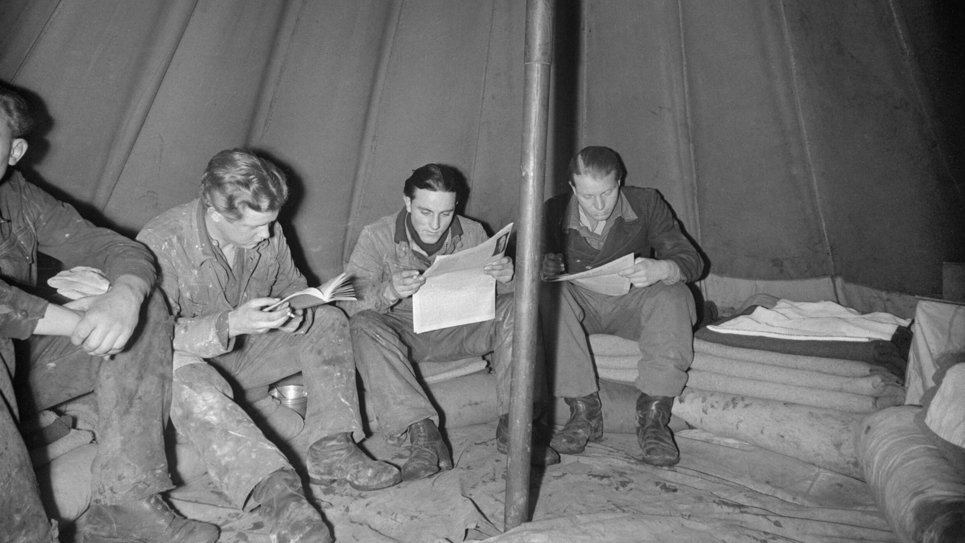 File:German Prisoners of War in Britain- Everyday Life at a German POW Camp, UK, 1945 D26725.jpg