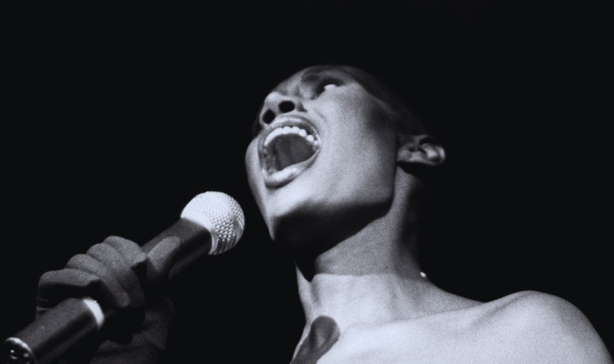 Gettyimages - 85518286, Photo of Grace JONES UNITED KINGDOM - JANUARY 01: Photo of Grace JONES; Grace Jones performing on stage 